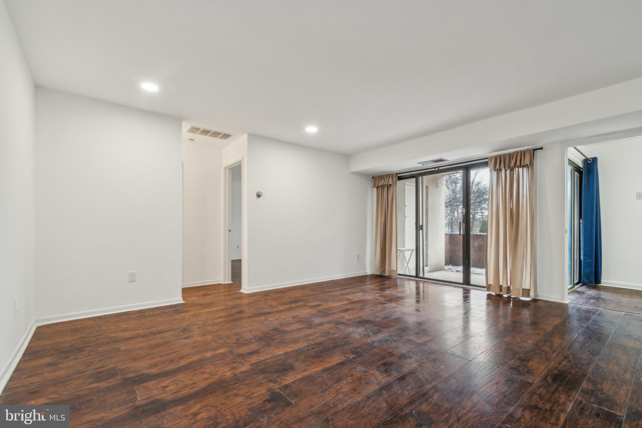 OAKLAND MILLS - Residential