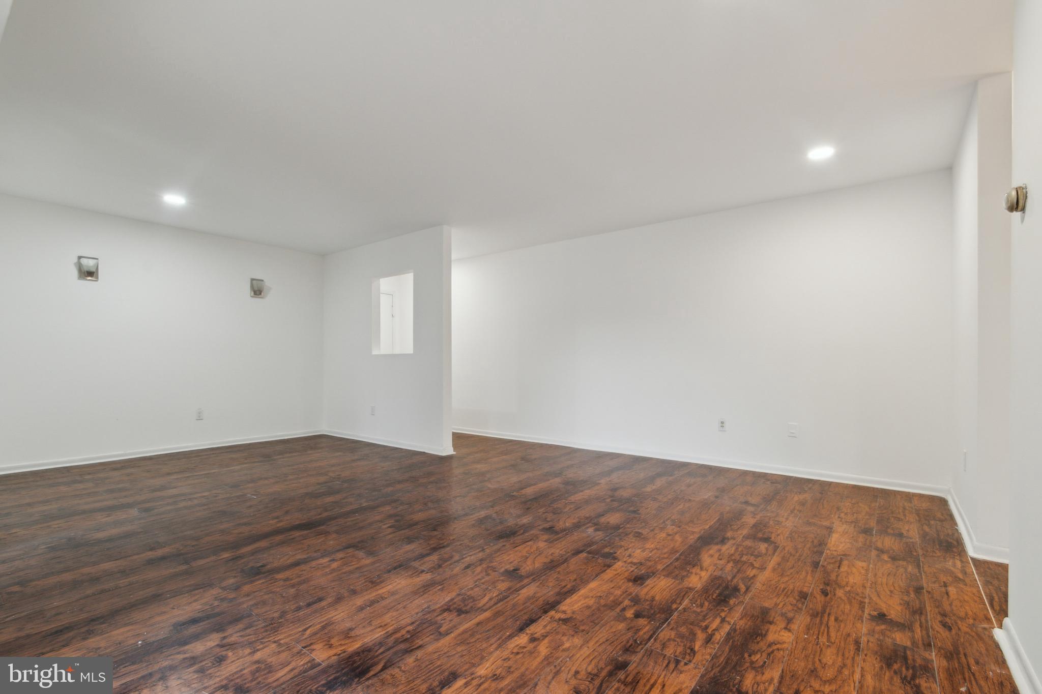 OAKLAND MILLS - Residential