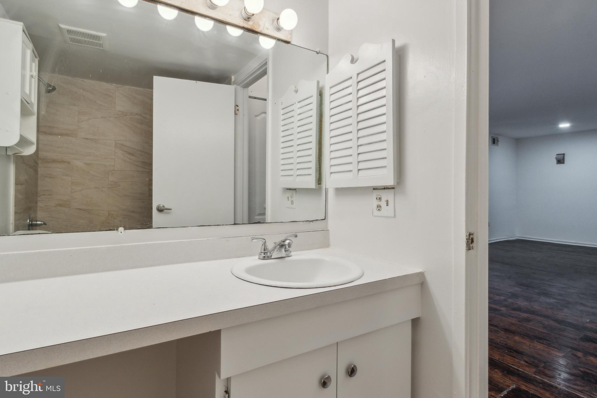 OAKLAND MILLS - Residential