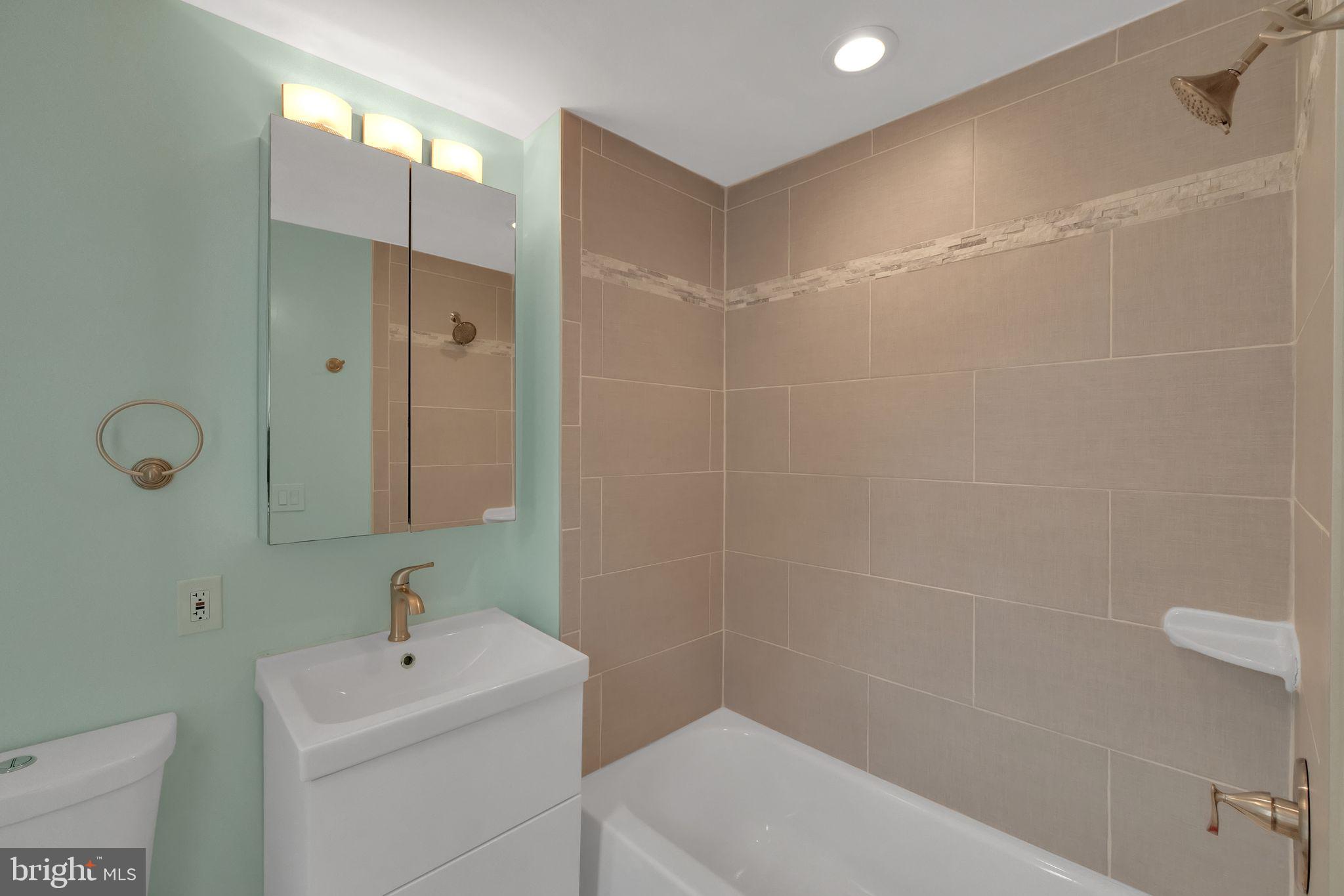 HIGHLANDTOWN - Residential