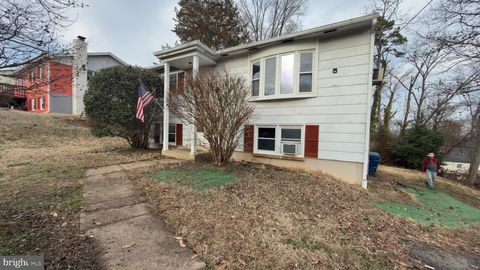 Photo of 1614 Florida Avenue, WOODBRIDGE, VA 22191 (MLS # VAPW2113730)