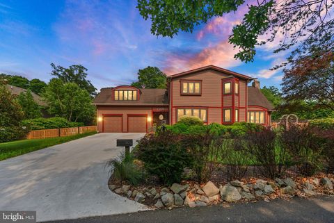 2205 IVOR LANE ALEXANDRIA VA 22304