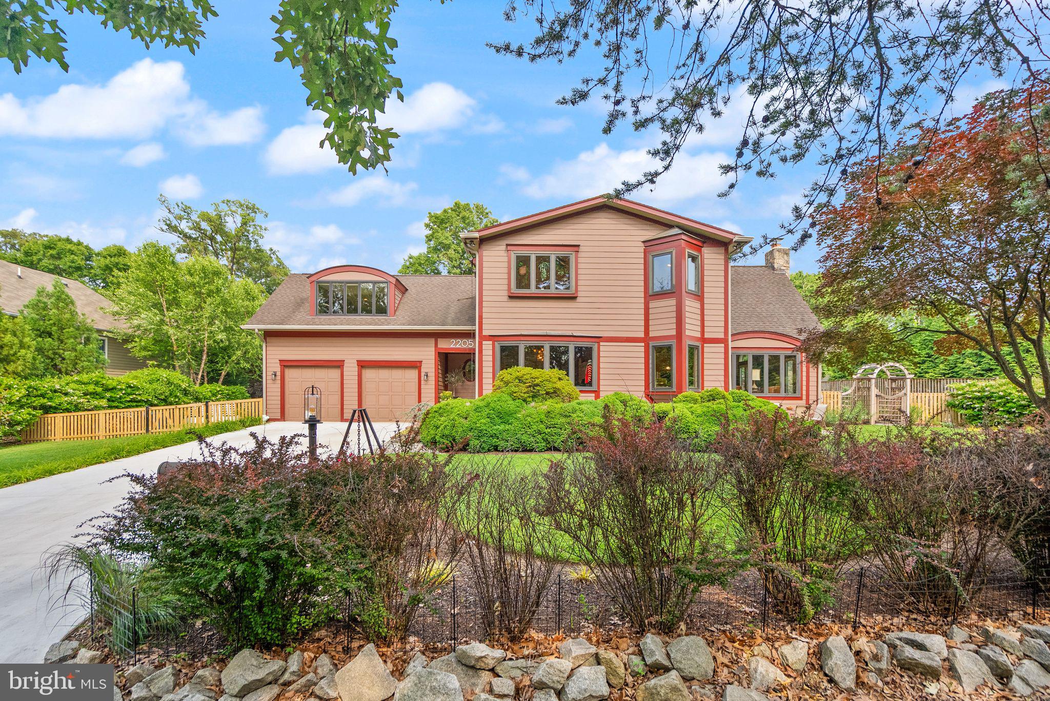 2205 IVOR LANE