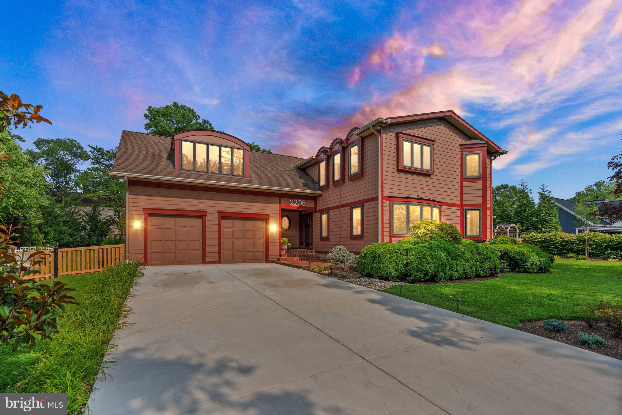 2205 IVOR LANE