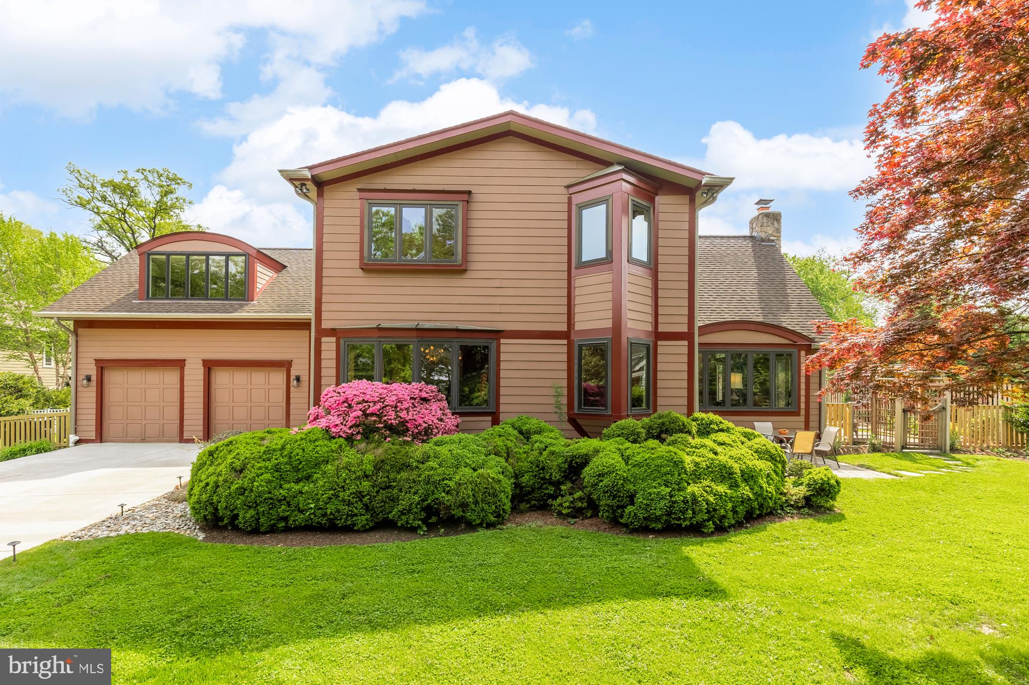 2205 IVOR LANE