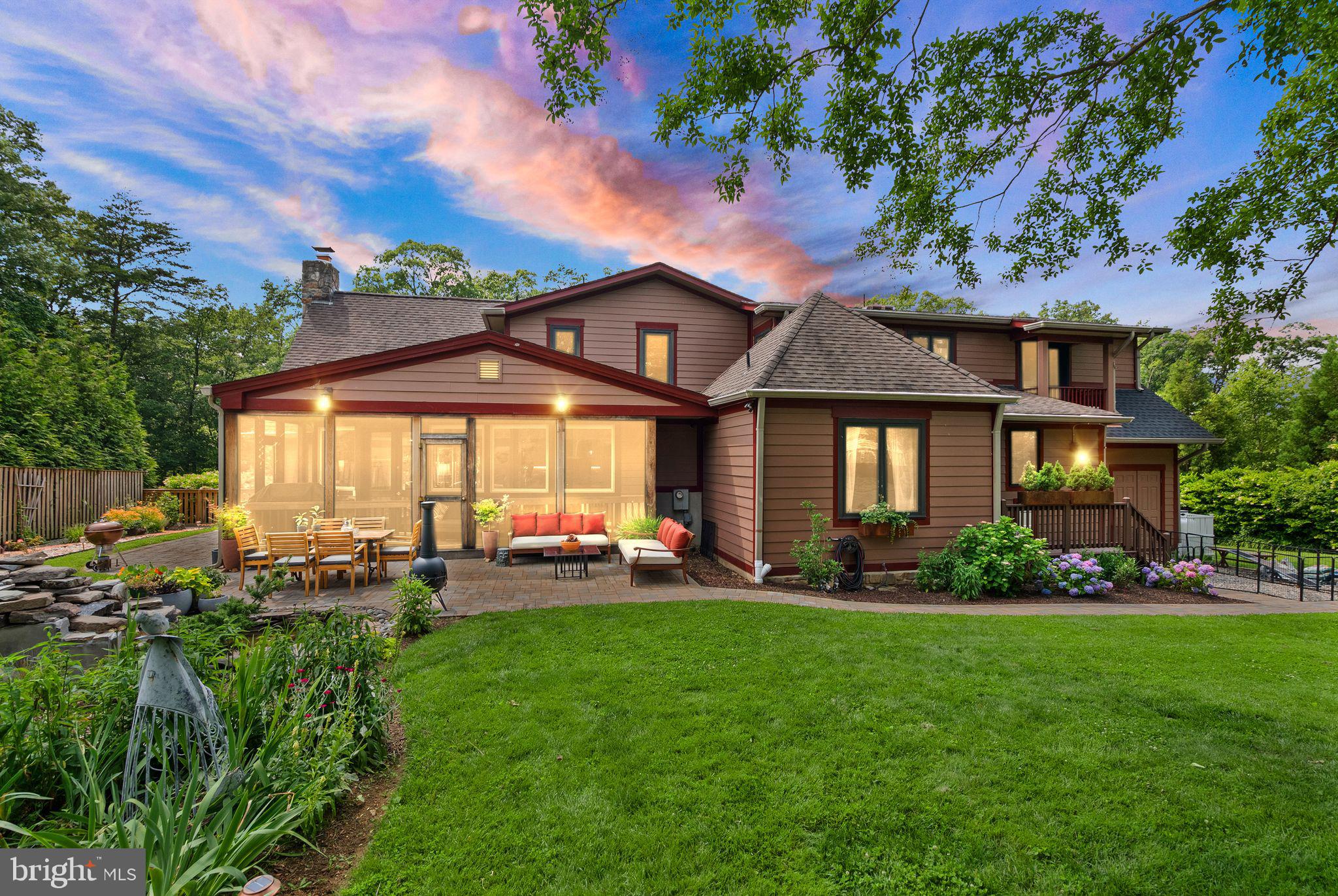 2205 IVOR LANE