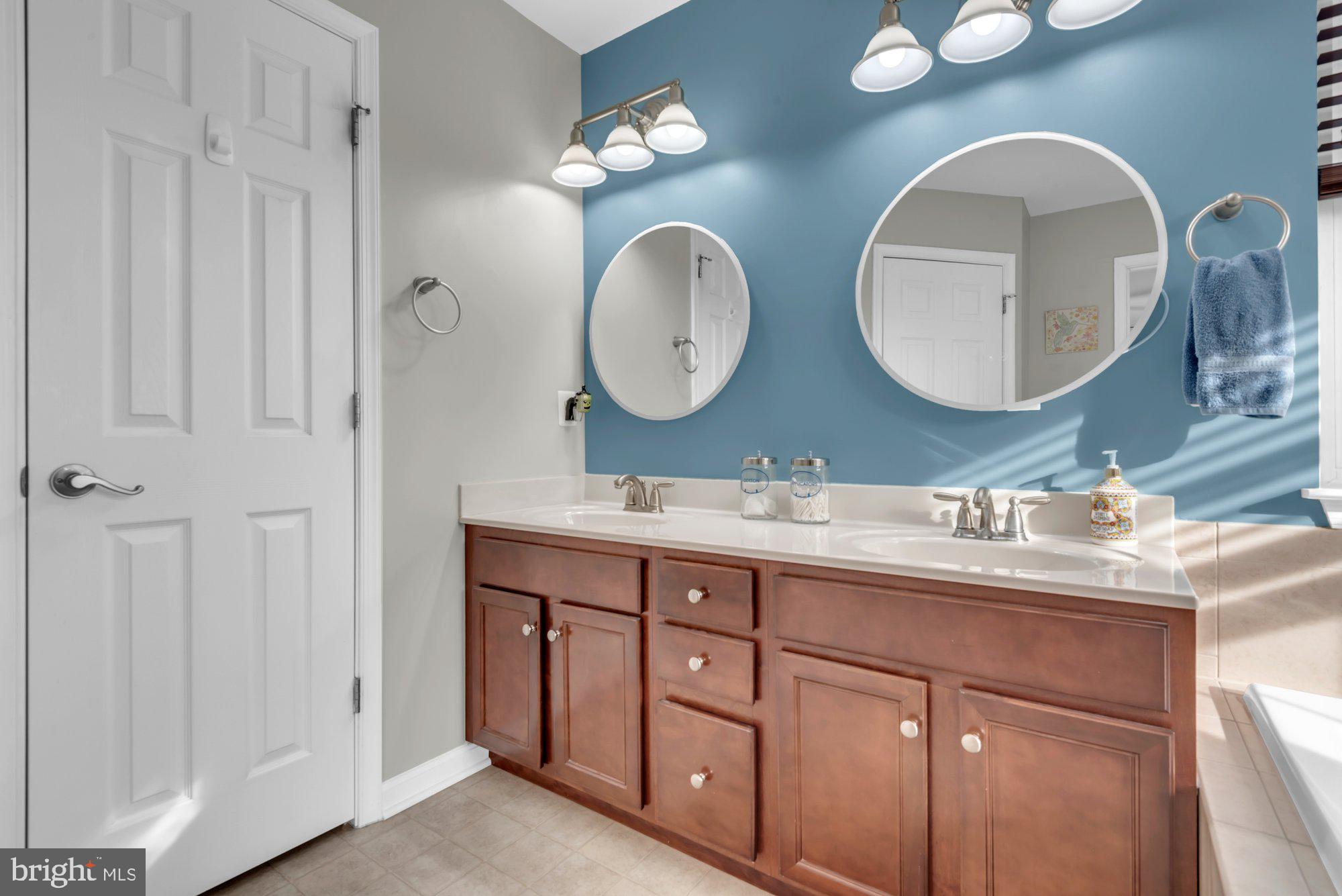 CEDARHURST ON THE BAY - Residential