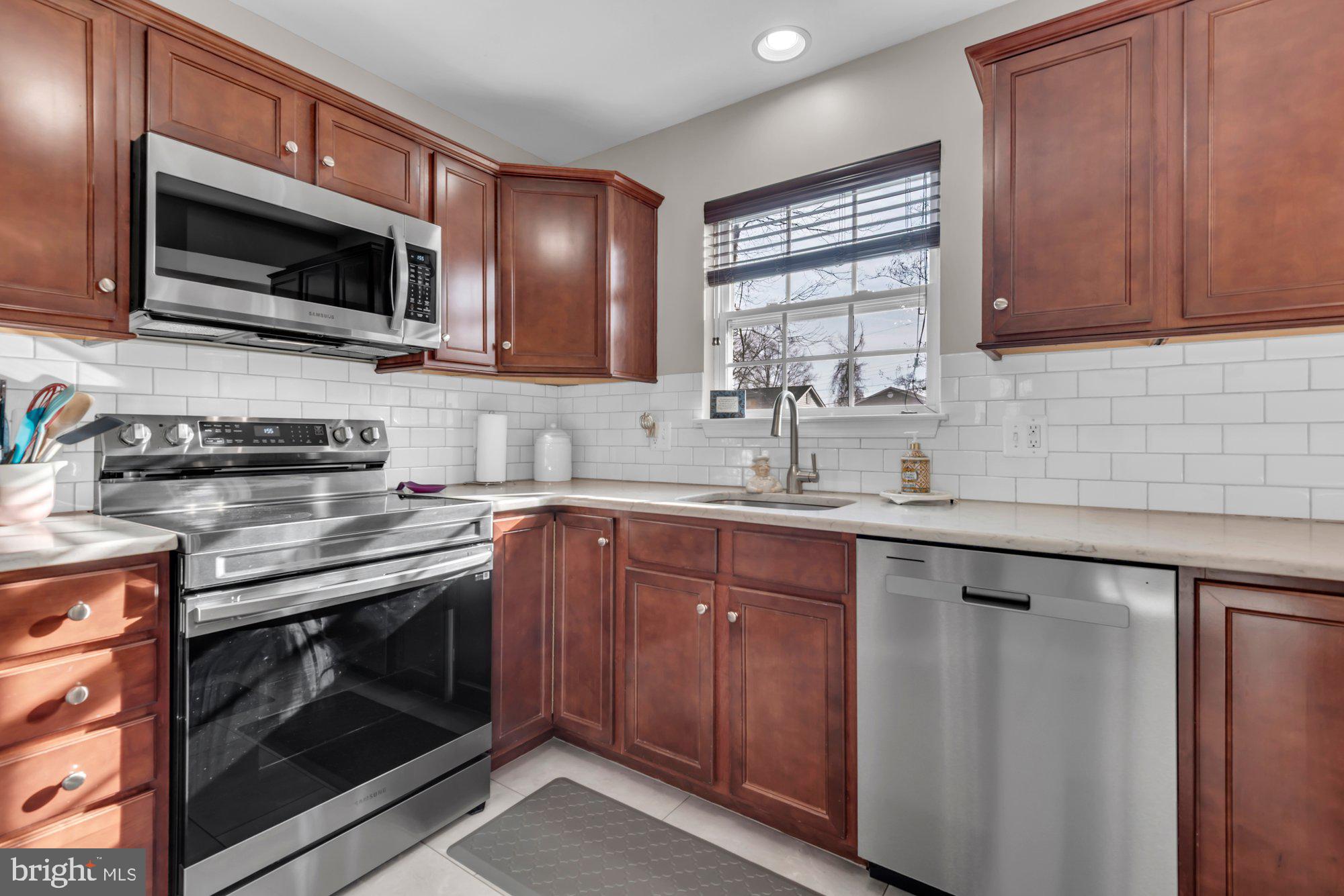 CEDARHURST ON THE BAY - Residential