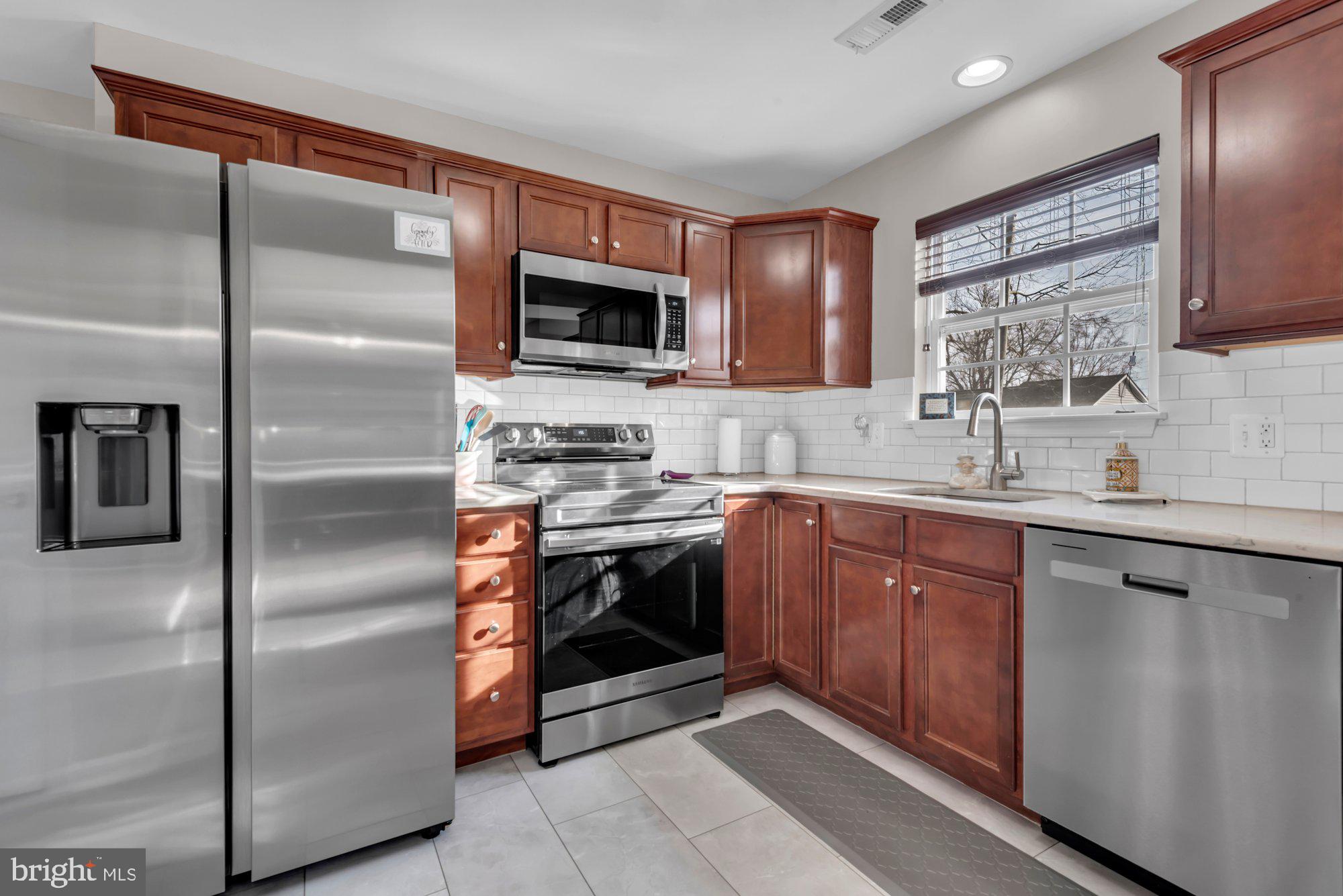 CEDARHURST ON THE BAY - Residential