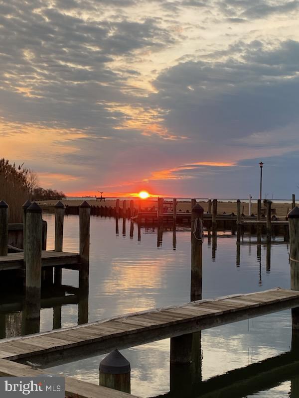 CEDARHURST ON THE BAY - Residential