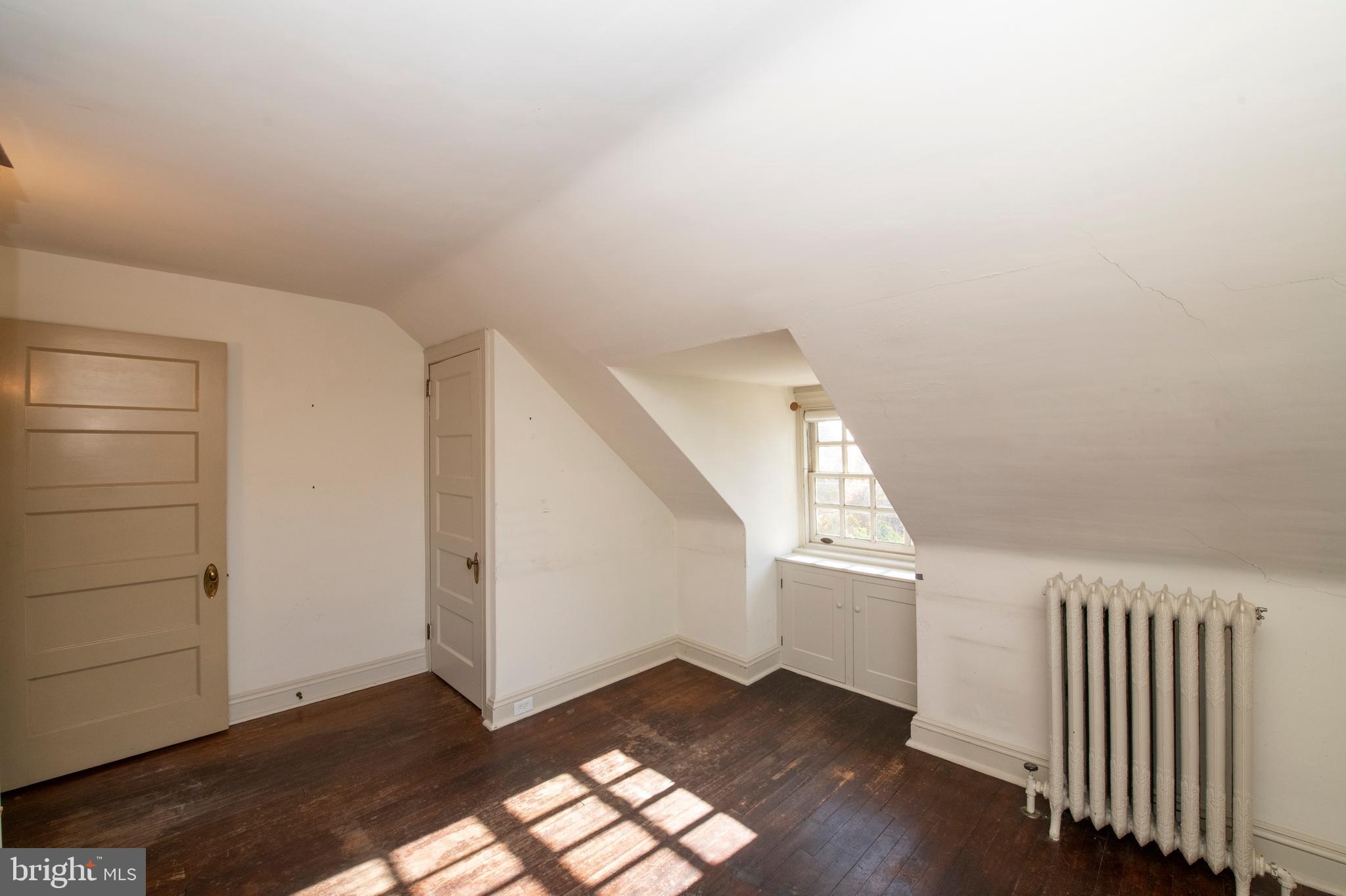 EAST FALLS - Residential