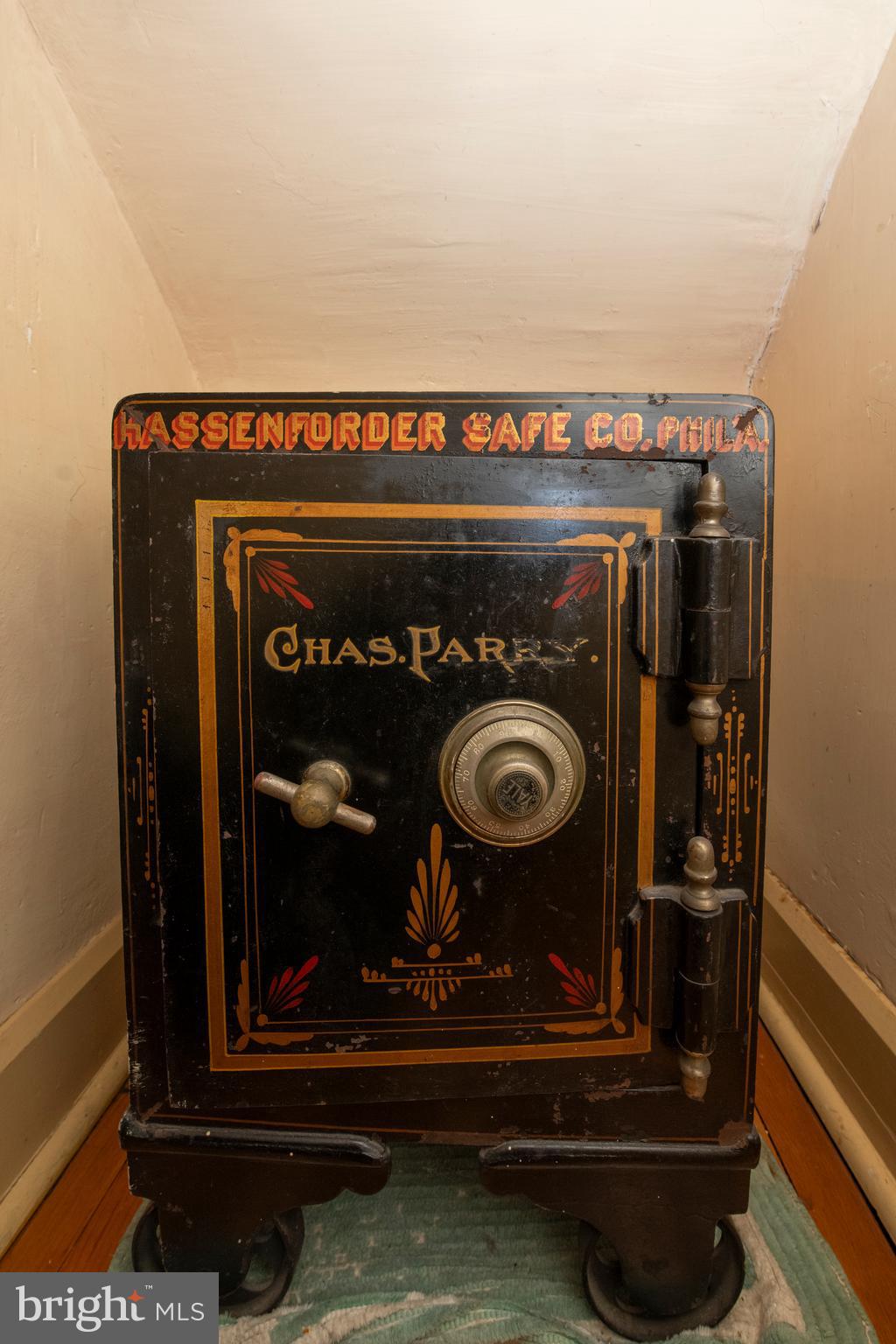 EAST FALLS - Residential