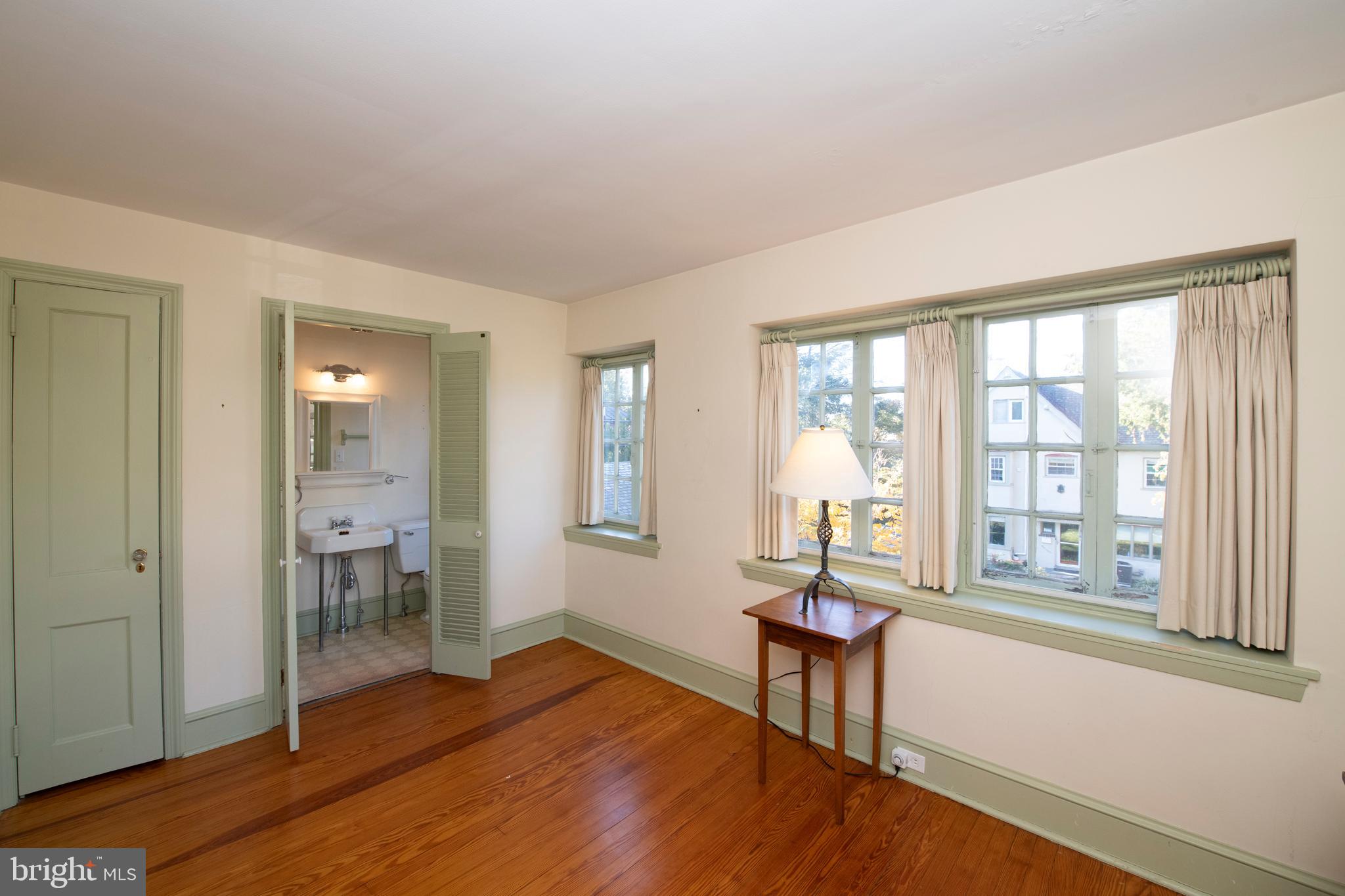 EAST FALLS - Residential