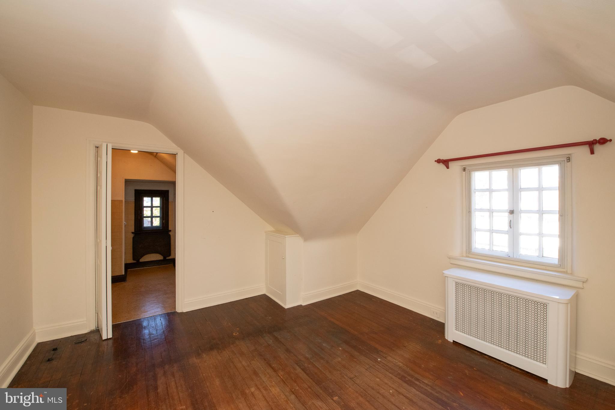 EAST FALLS - Residential