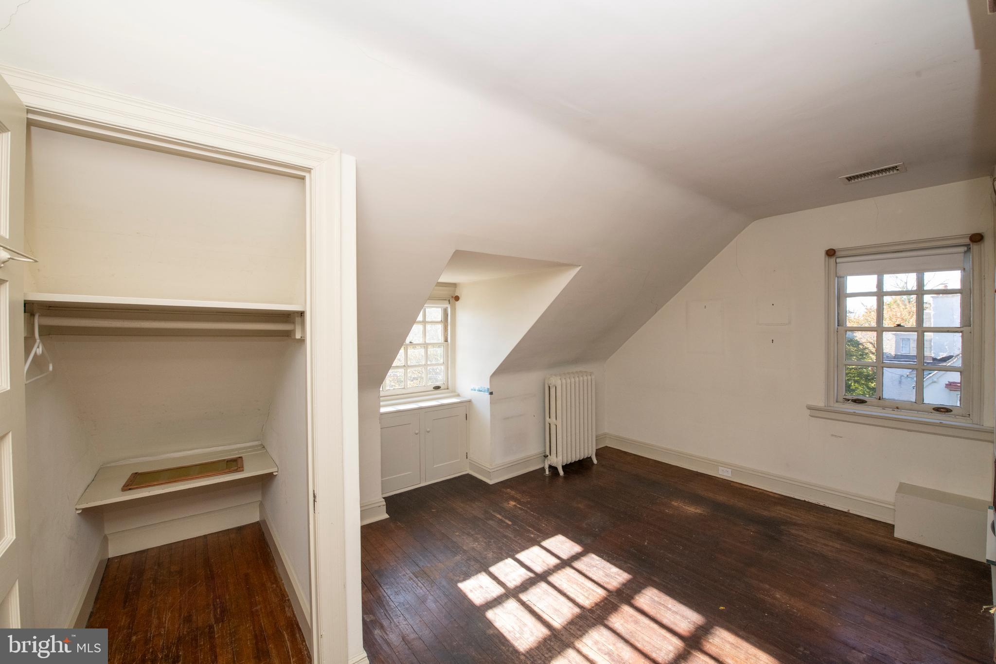 EAST FALLS - Residential