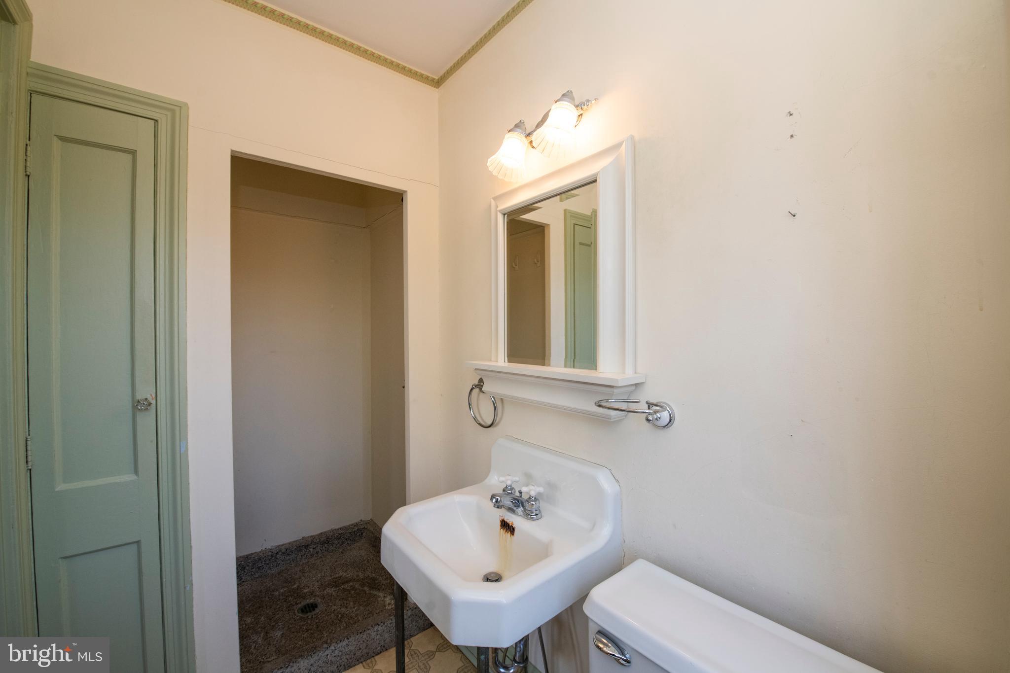 EAST FALLS - Residential