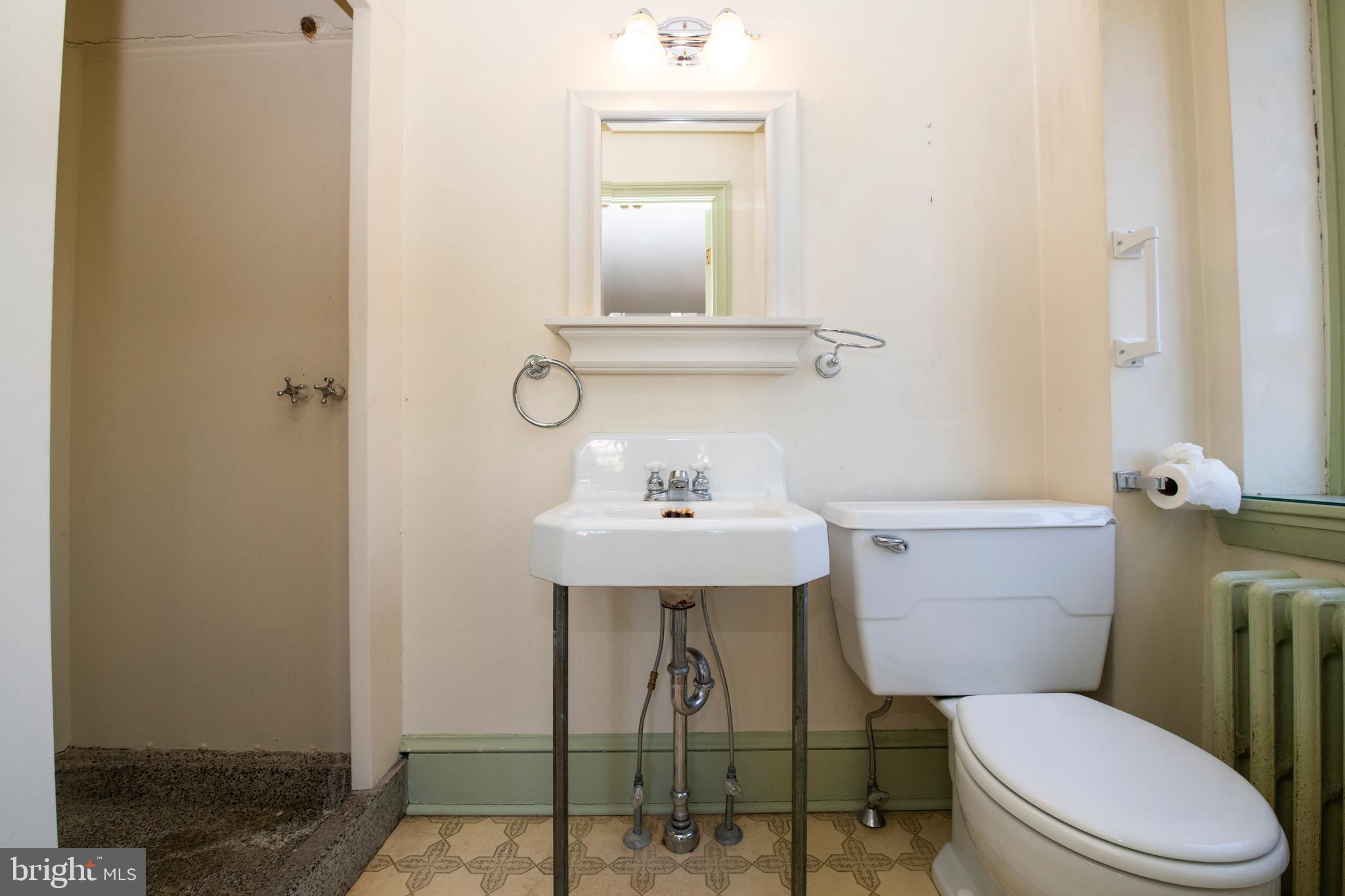 EAST FALLS - Residential