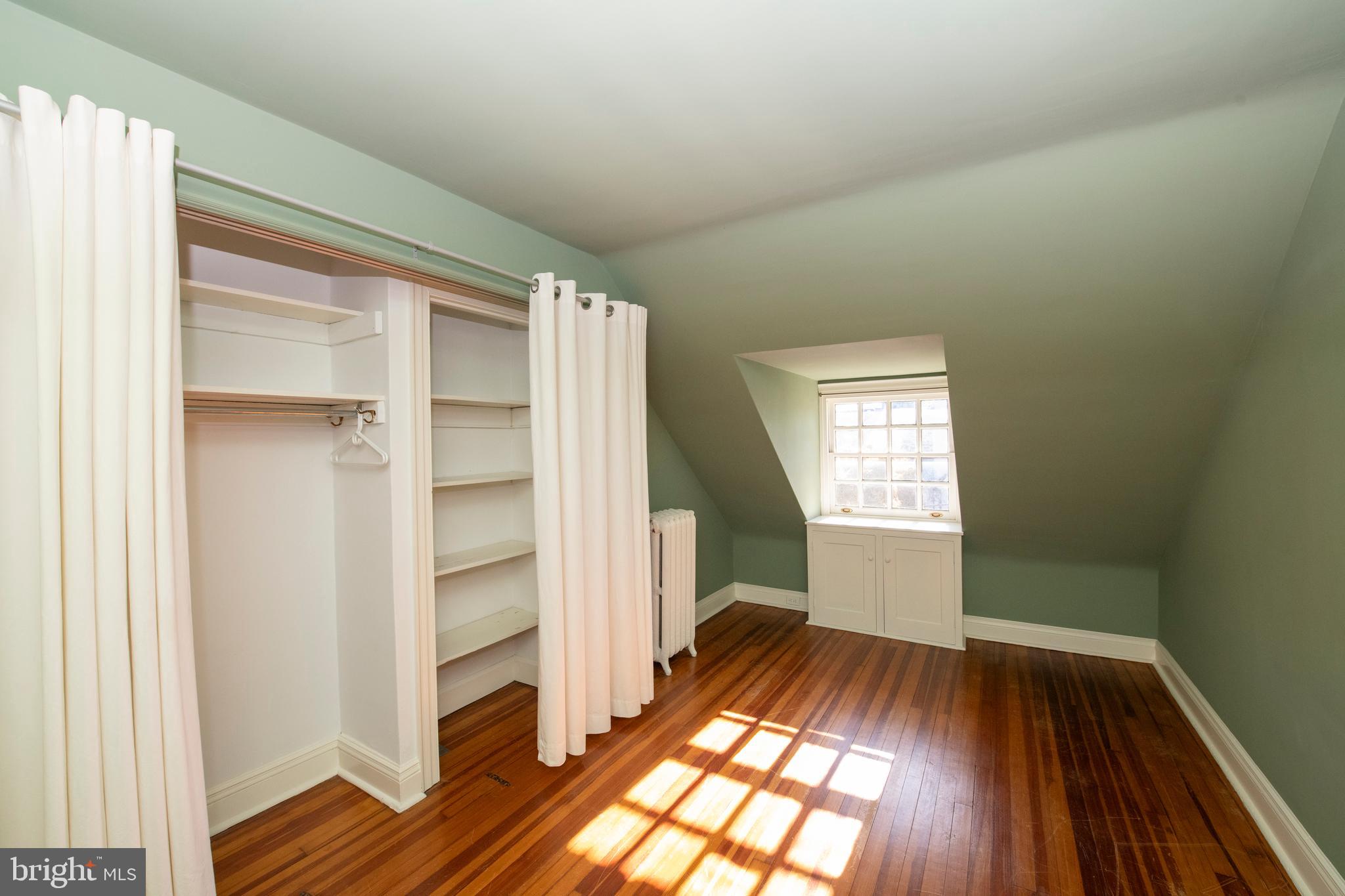 EAST FALLS - Residential