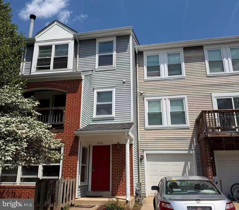 Photo of 7859 Apache Ridge Court, MANASSAS, VA 20109 (MLS # VAPW2118036)