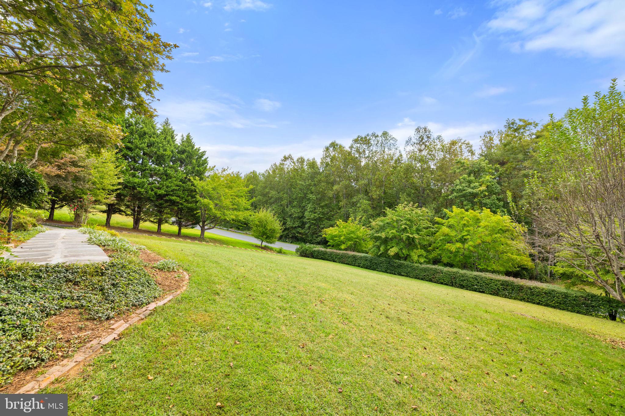 1372 FREEMAN DRIVE