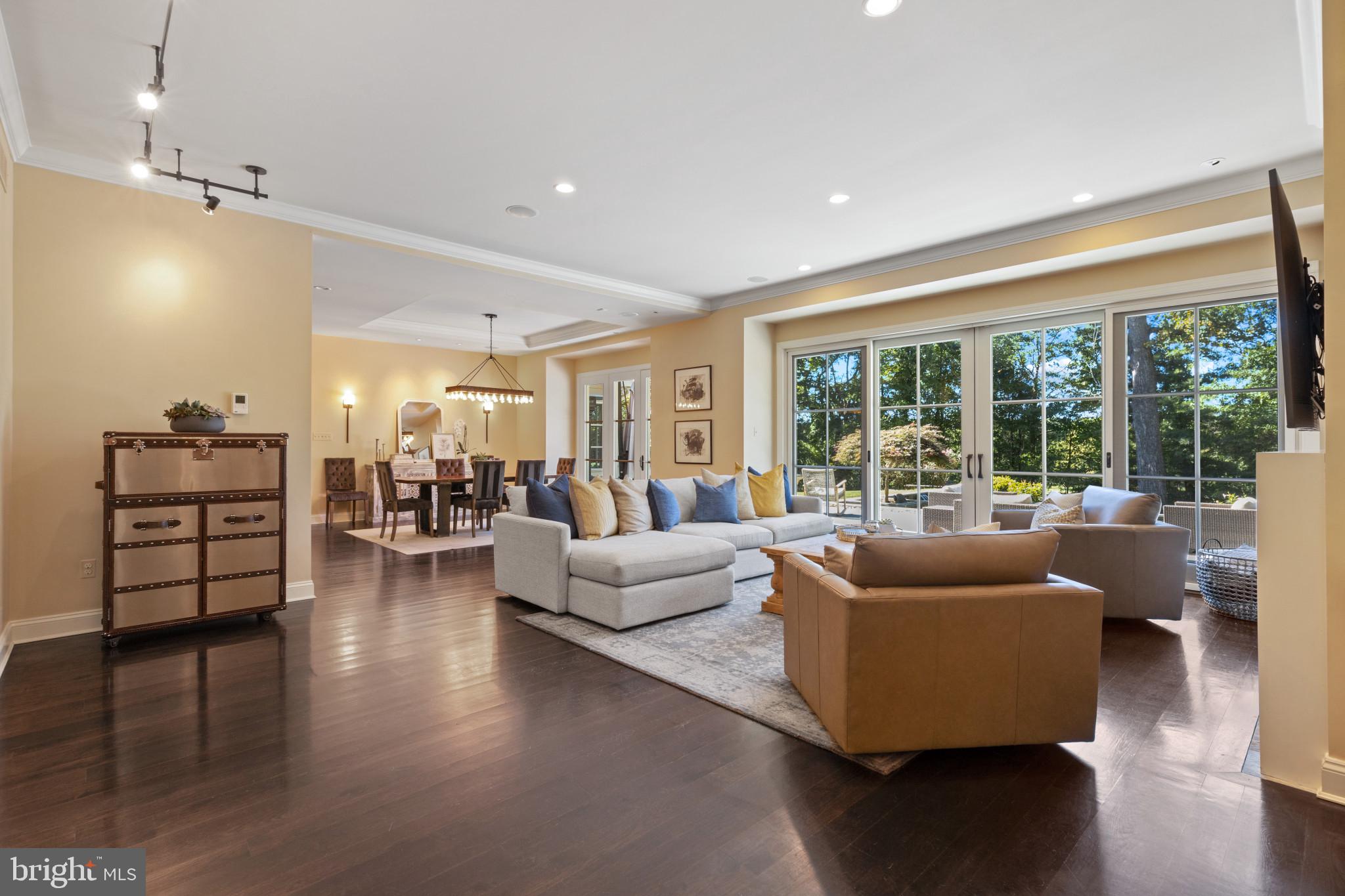 CAVESWOOD - Residential