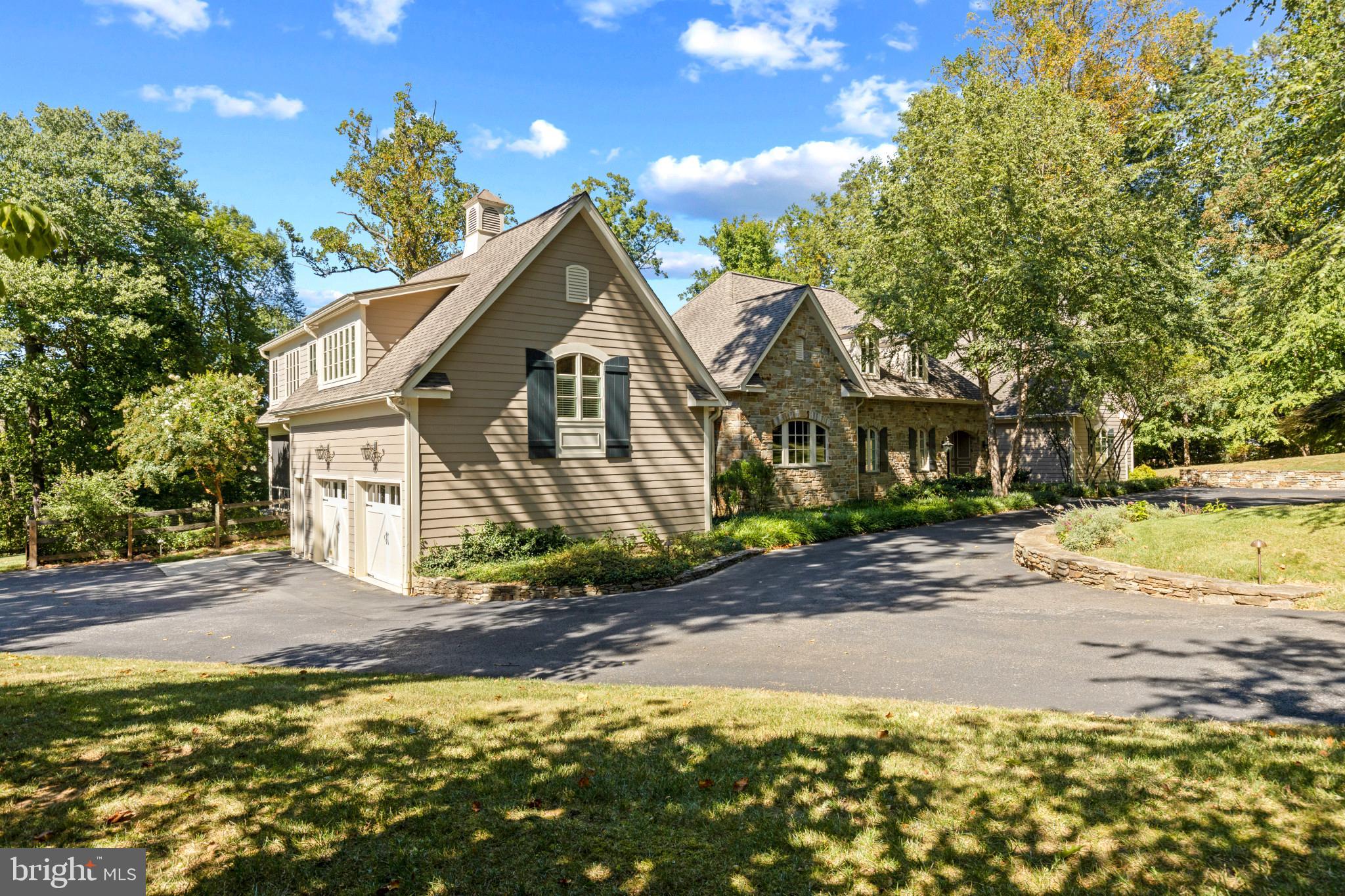 CAVESWOOD - Residential