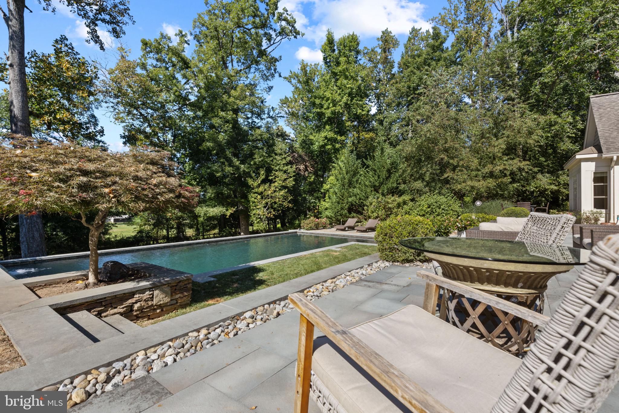 CAVESWOOD - Residential