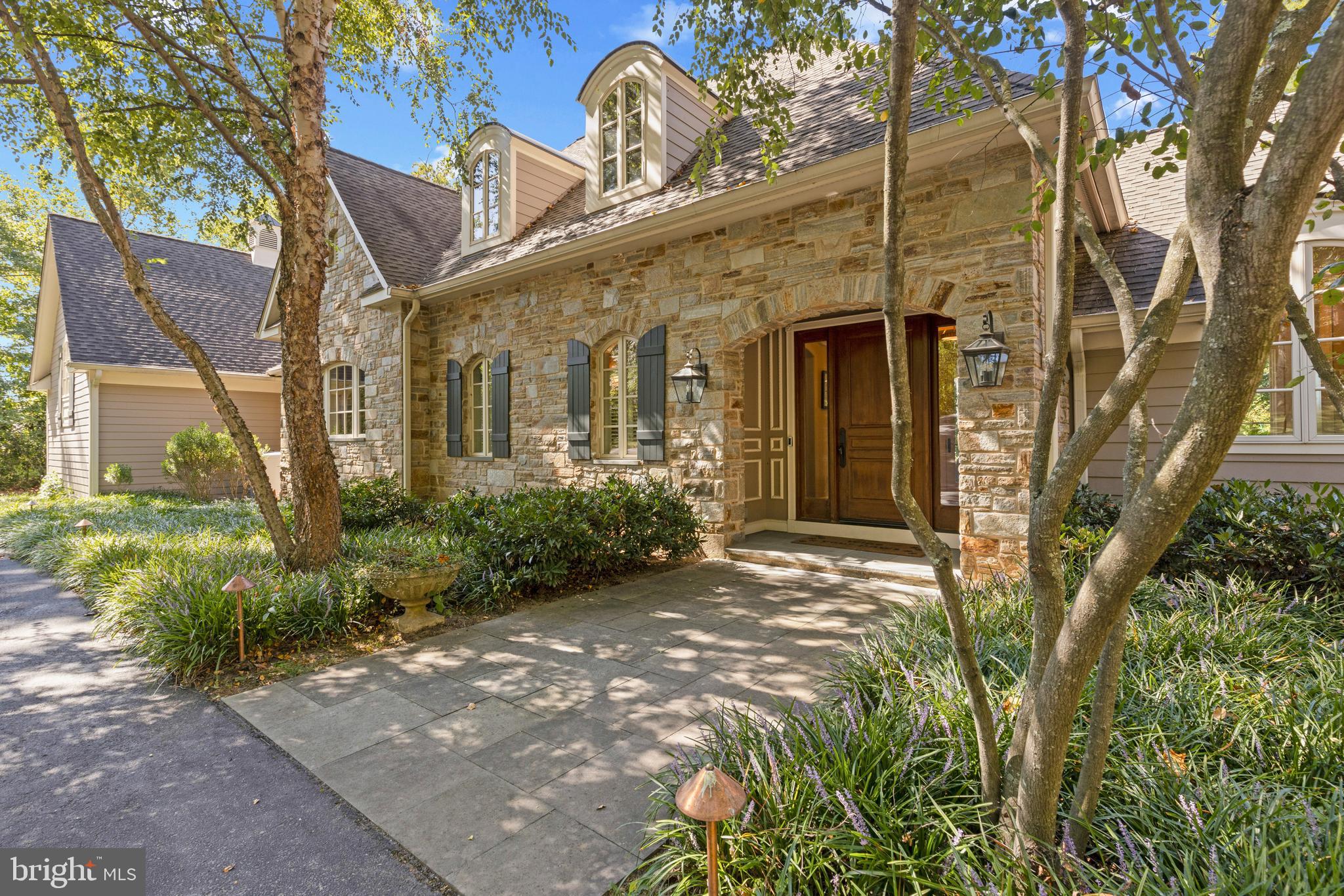 CAVESWOOD - Residential