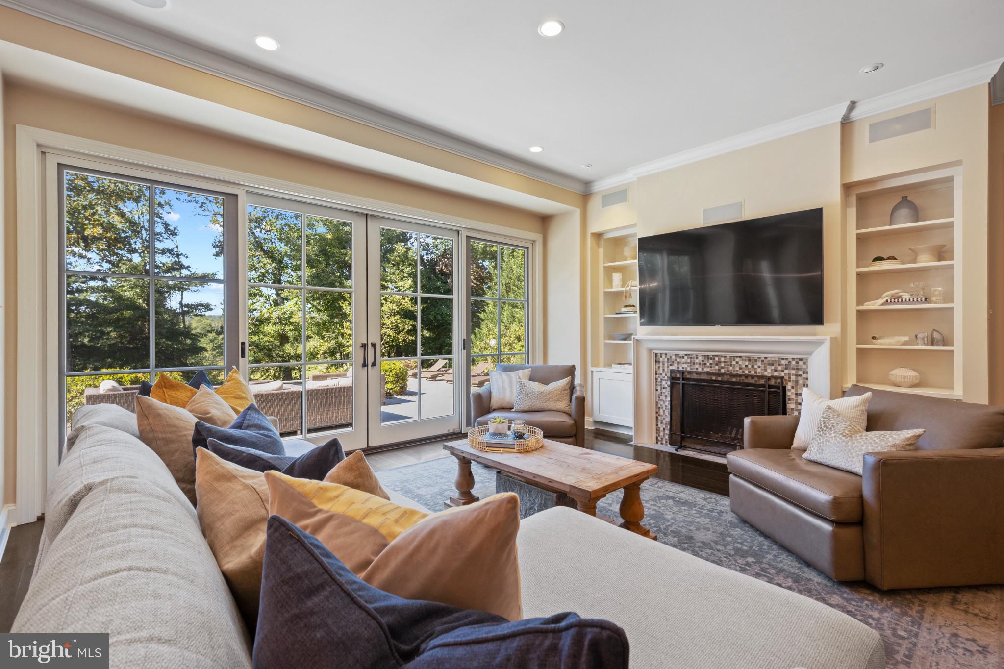 CAVESWOOD - Residential