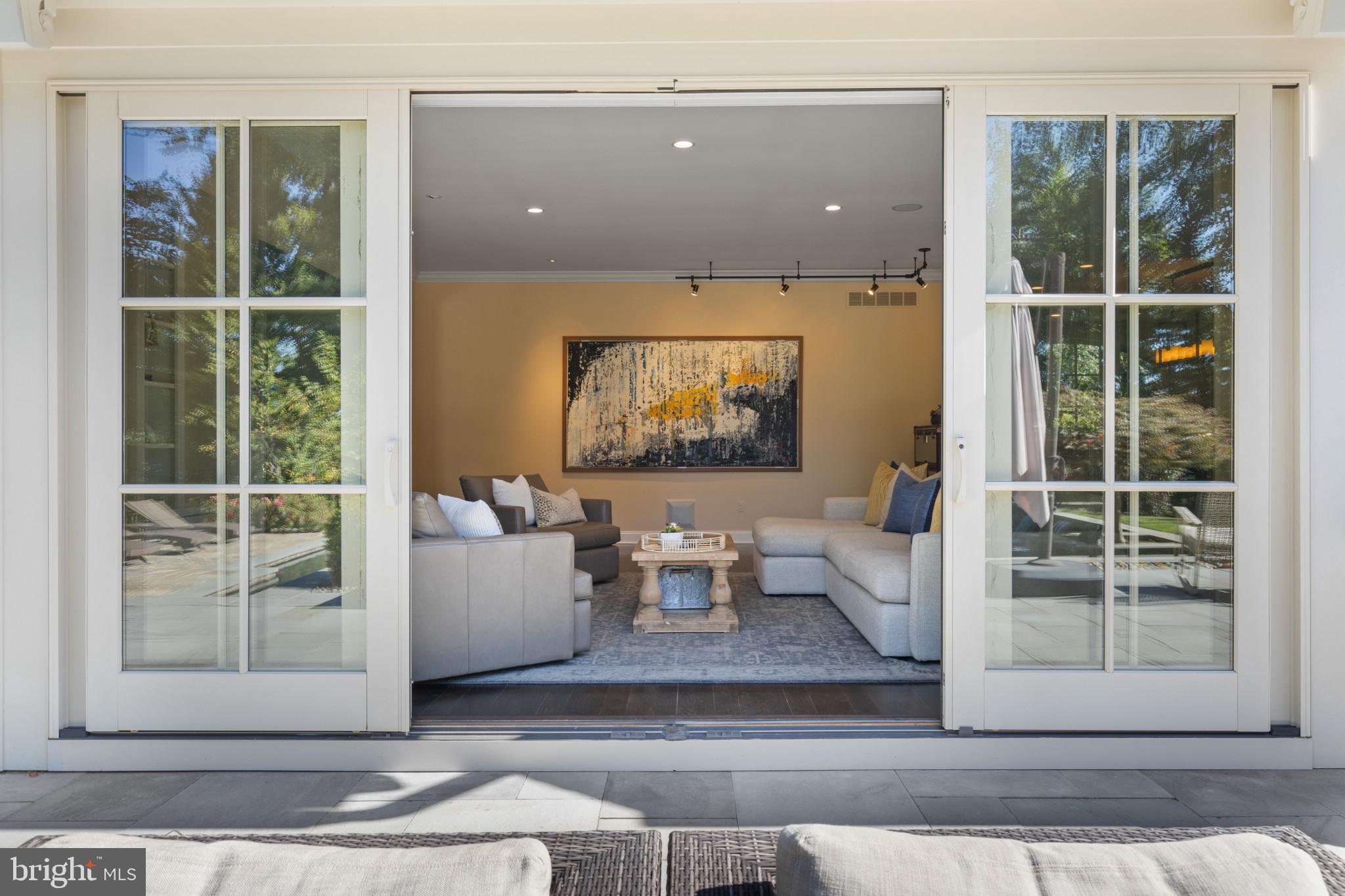 CAVESWOOD - Residential