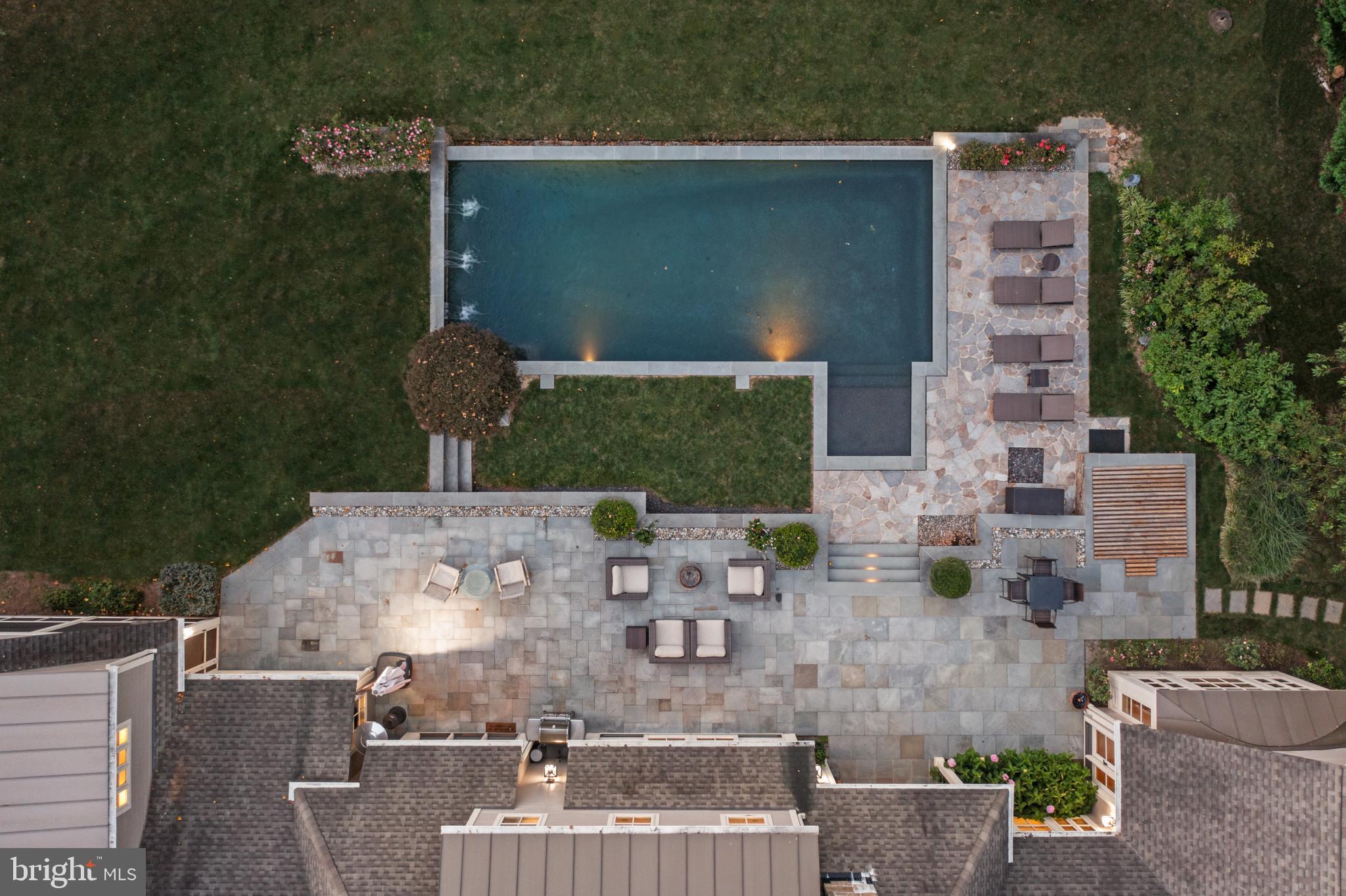 CAVESWOOD - Residential