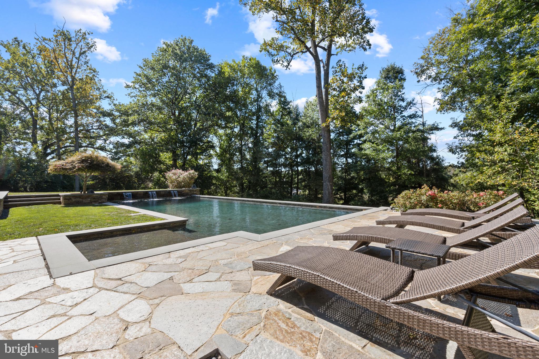 CAVESWOOD - Residential