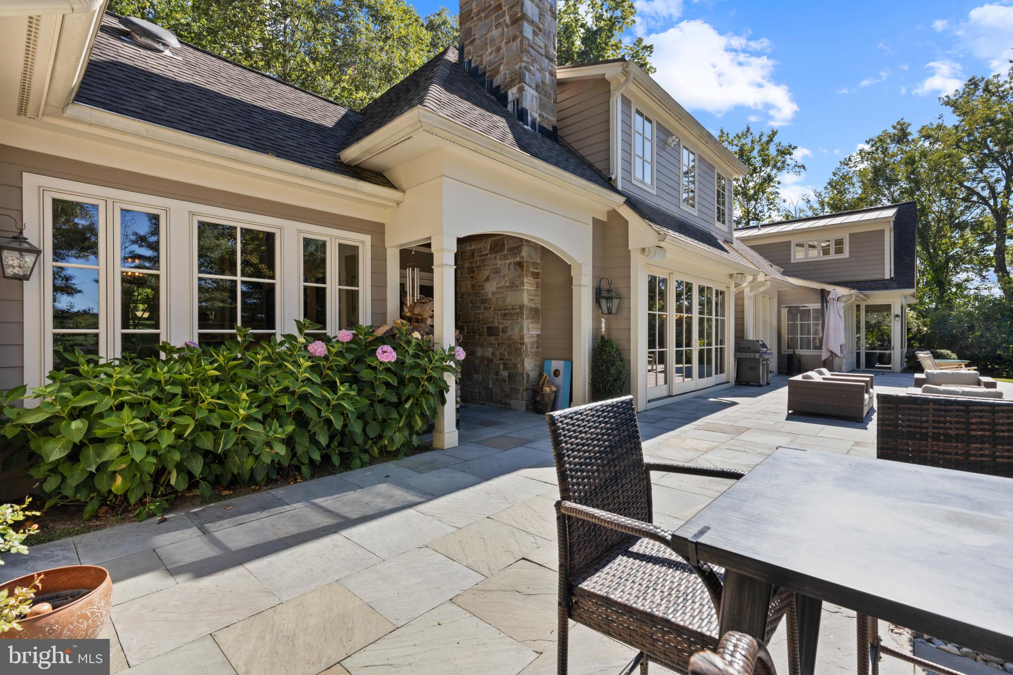 CAVESWOOD - Residential