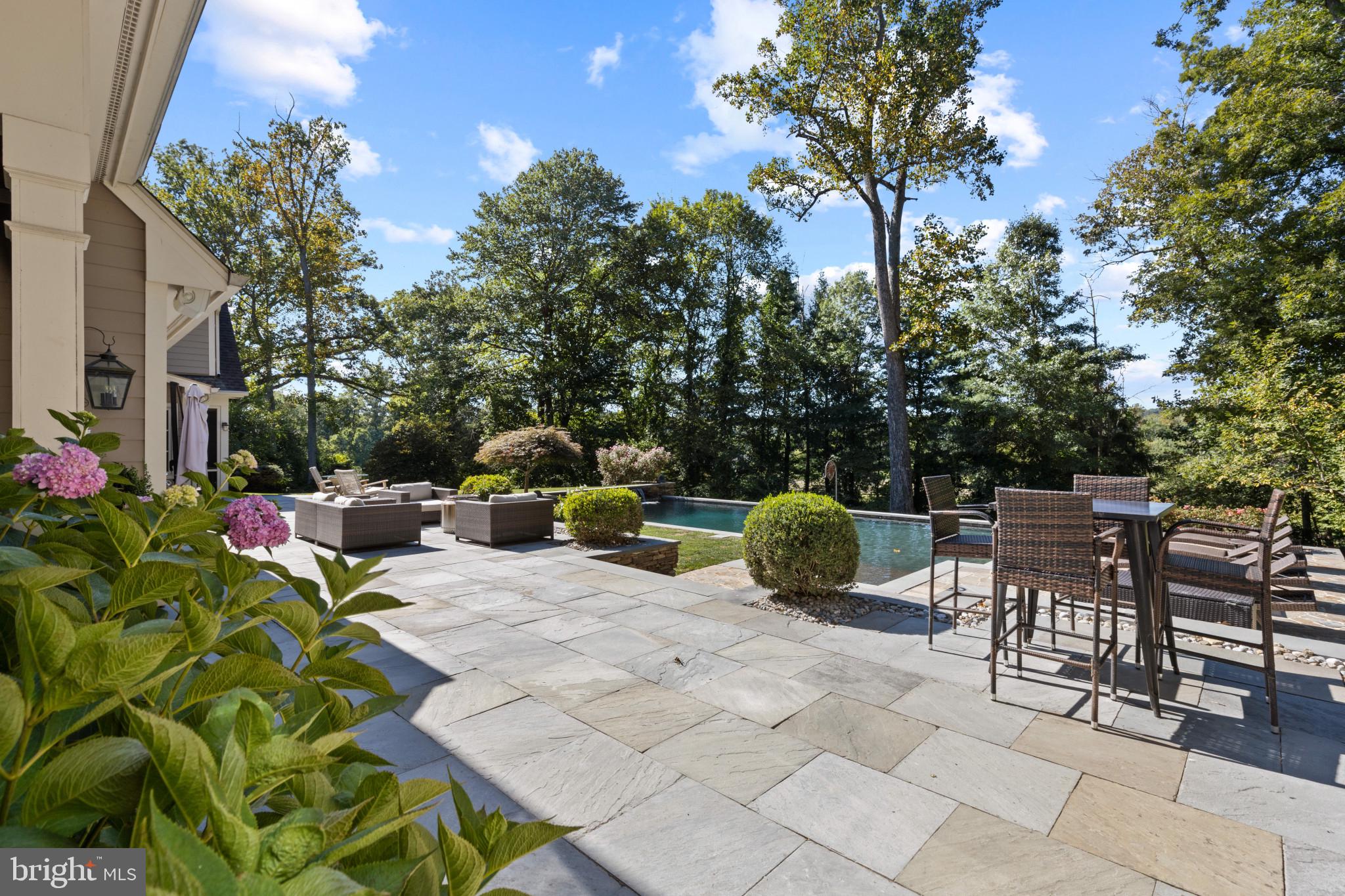 CAVESWOOD - Residential