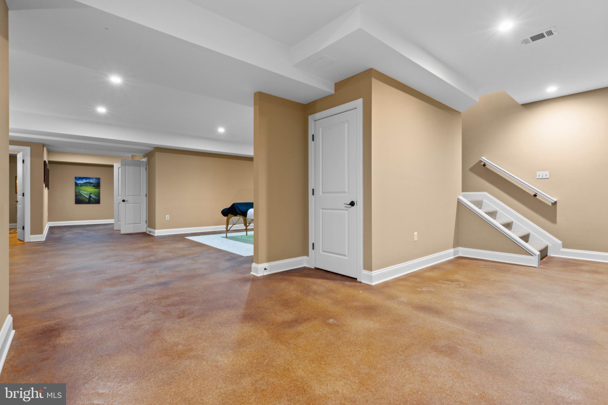 CAVESWOOD - Residential