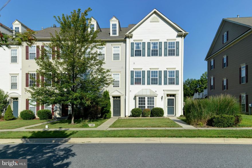 Gorgeous, 3BR, 2-1/2 Bath End unit Townhome located on premium lot, Spacious Master Suite including a spa bath w/jetted tub & double vanity, shower and a huge loft!  2 add'l BRs & a bath on UL, formal living room on main floor with  large Kitchen, SS appliances, island, pantry and dining area leading to a trex deck,  Powder Rm,, LL fam room, Ldry room, and Huge 2 car garage- this home has it all!