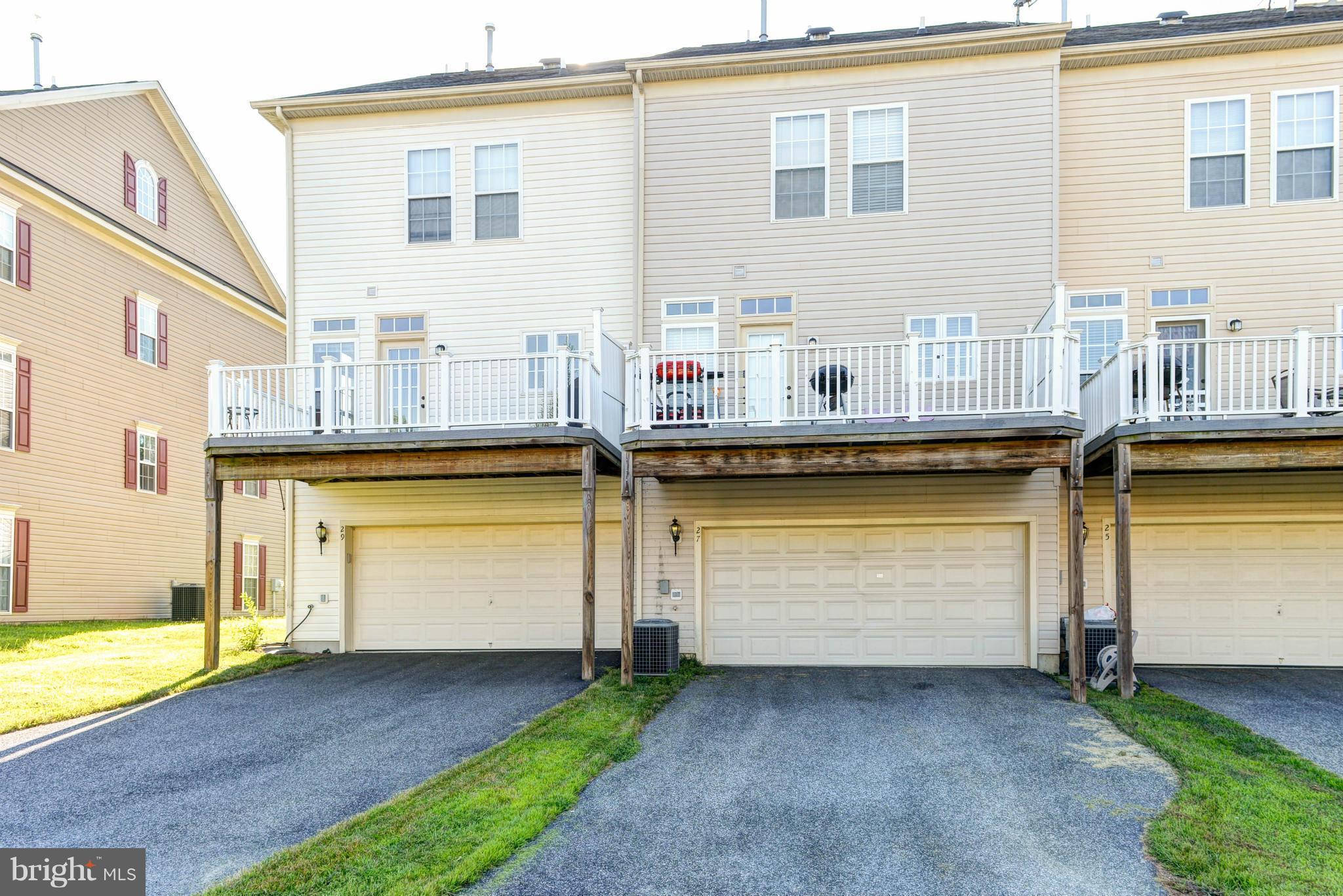 THE COURTS OF MALLORY - Residential