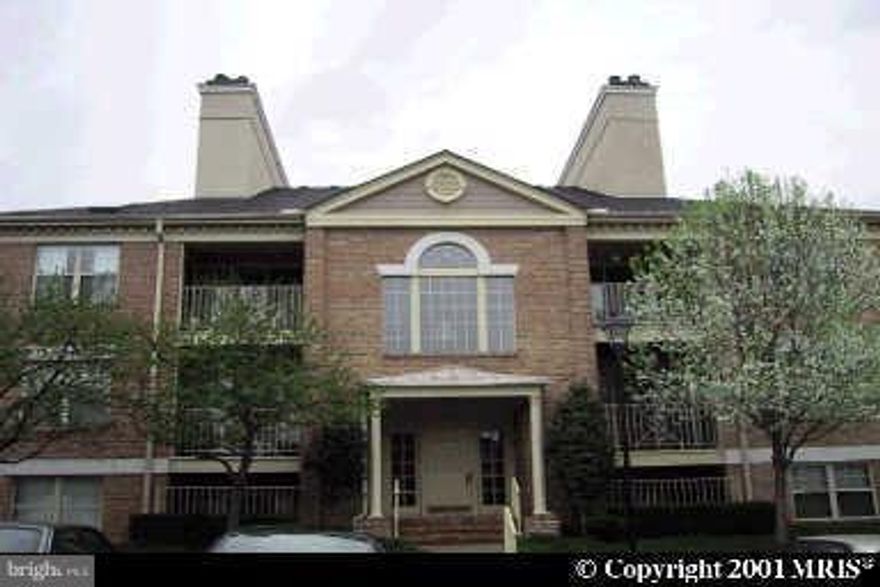 2nd floor rear unit, 2 bedroom, 2 bathroom, den with built in bookcases, fireplace, wood floors, new a/c unit, bright and very clean, move in condition.