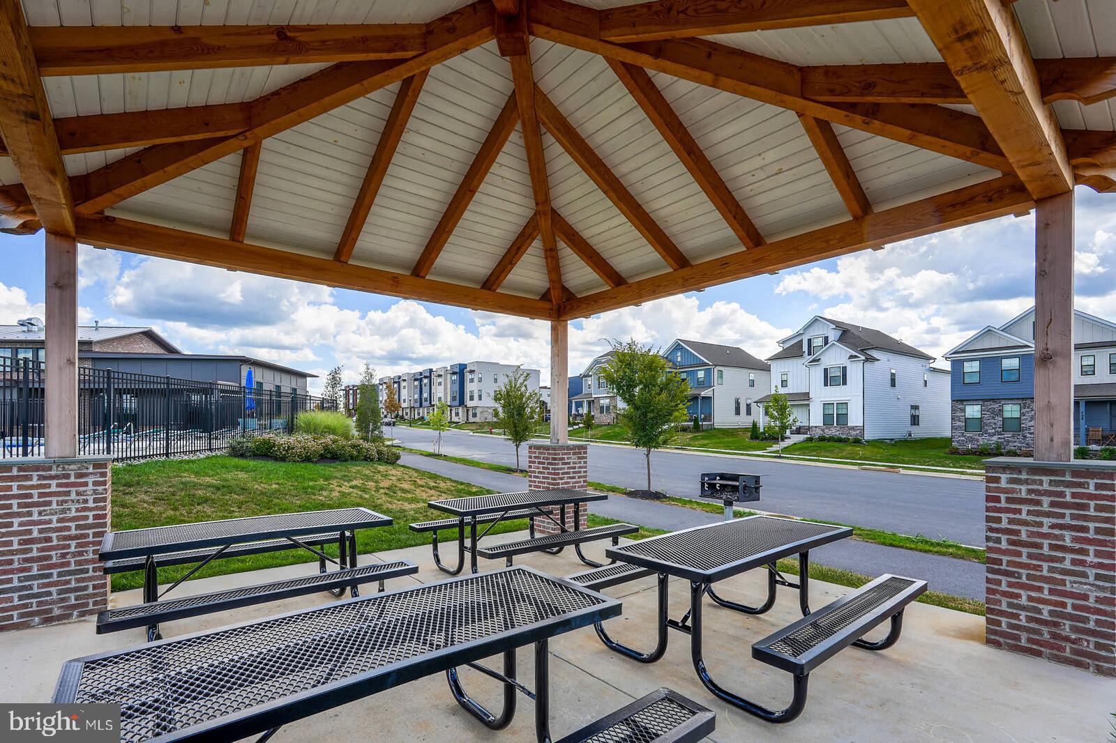 RENN QUARTER - Residential Lease