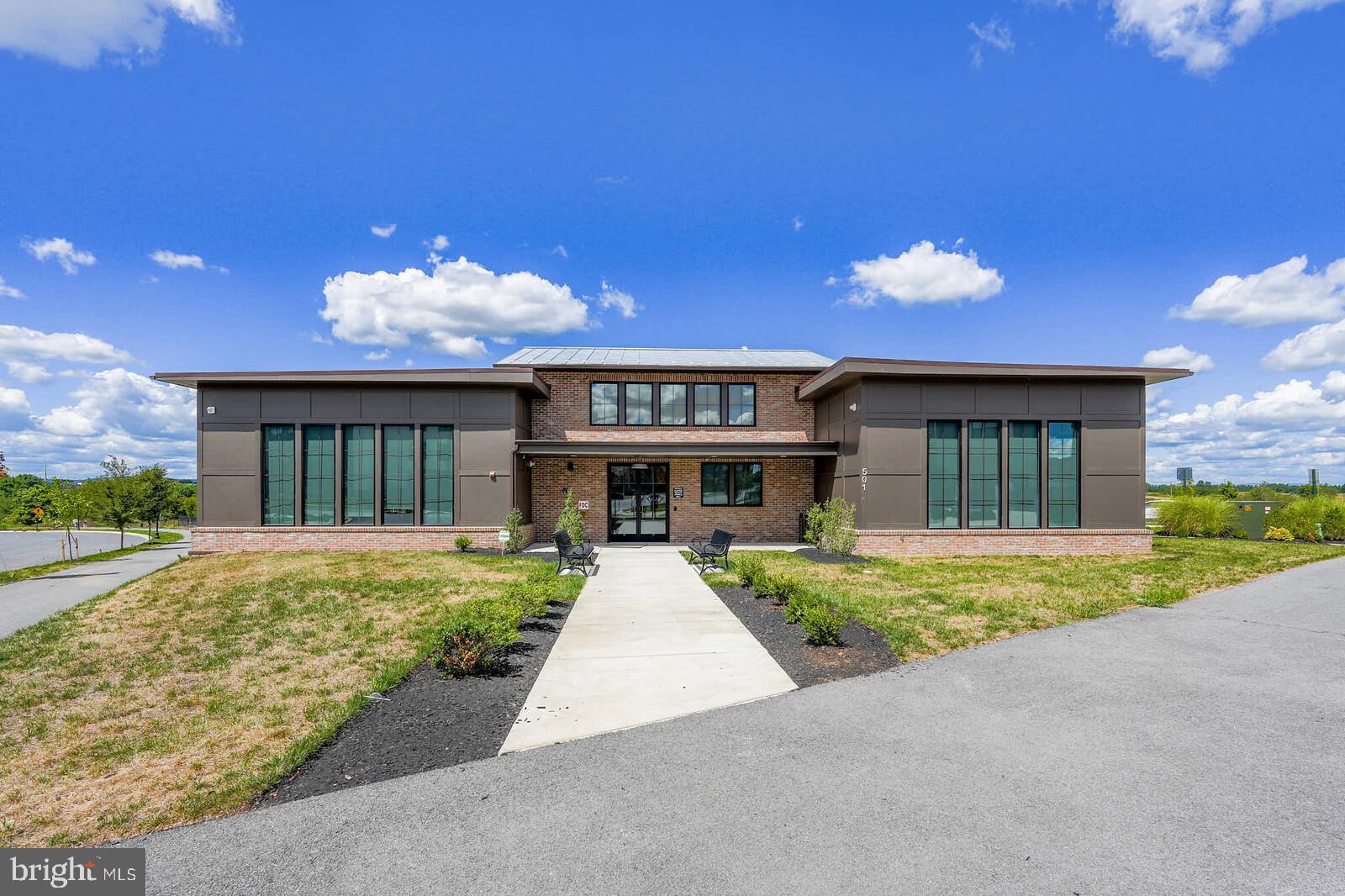 RENN QUARTER - Residential Lease