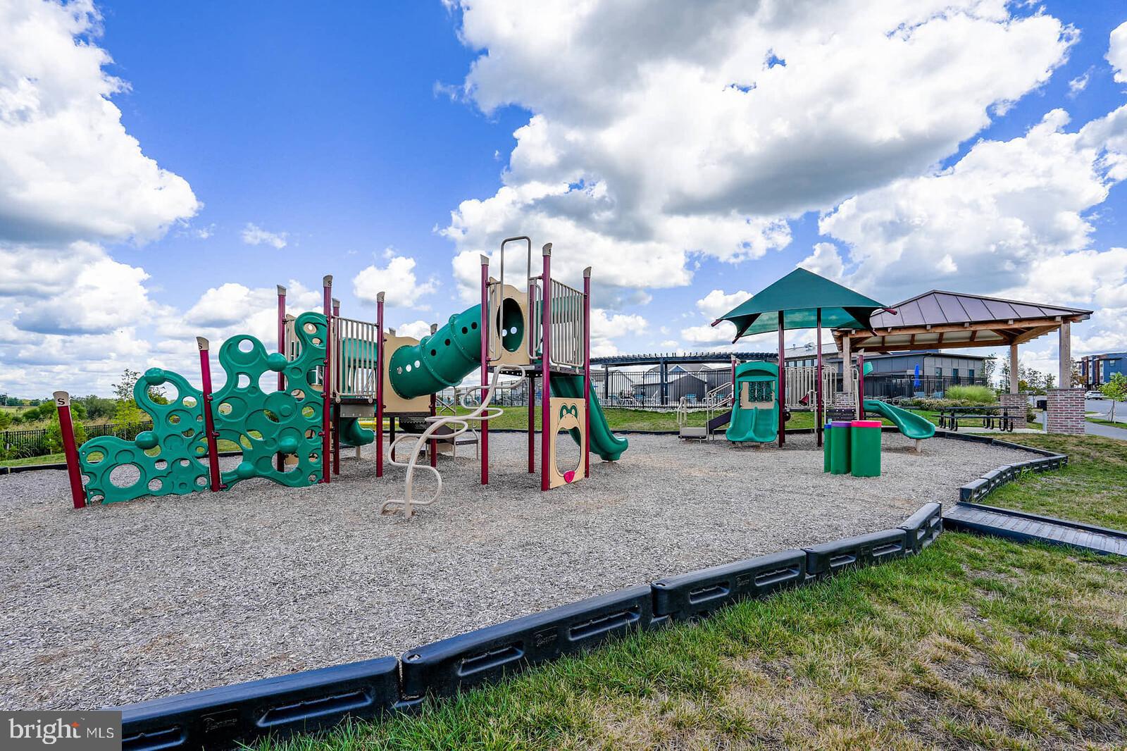 RENN QUARTER - Residential Lease