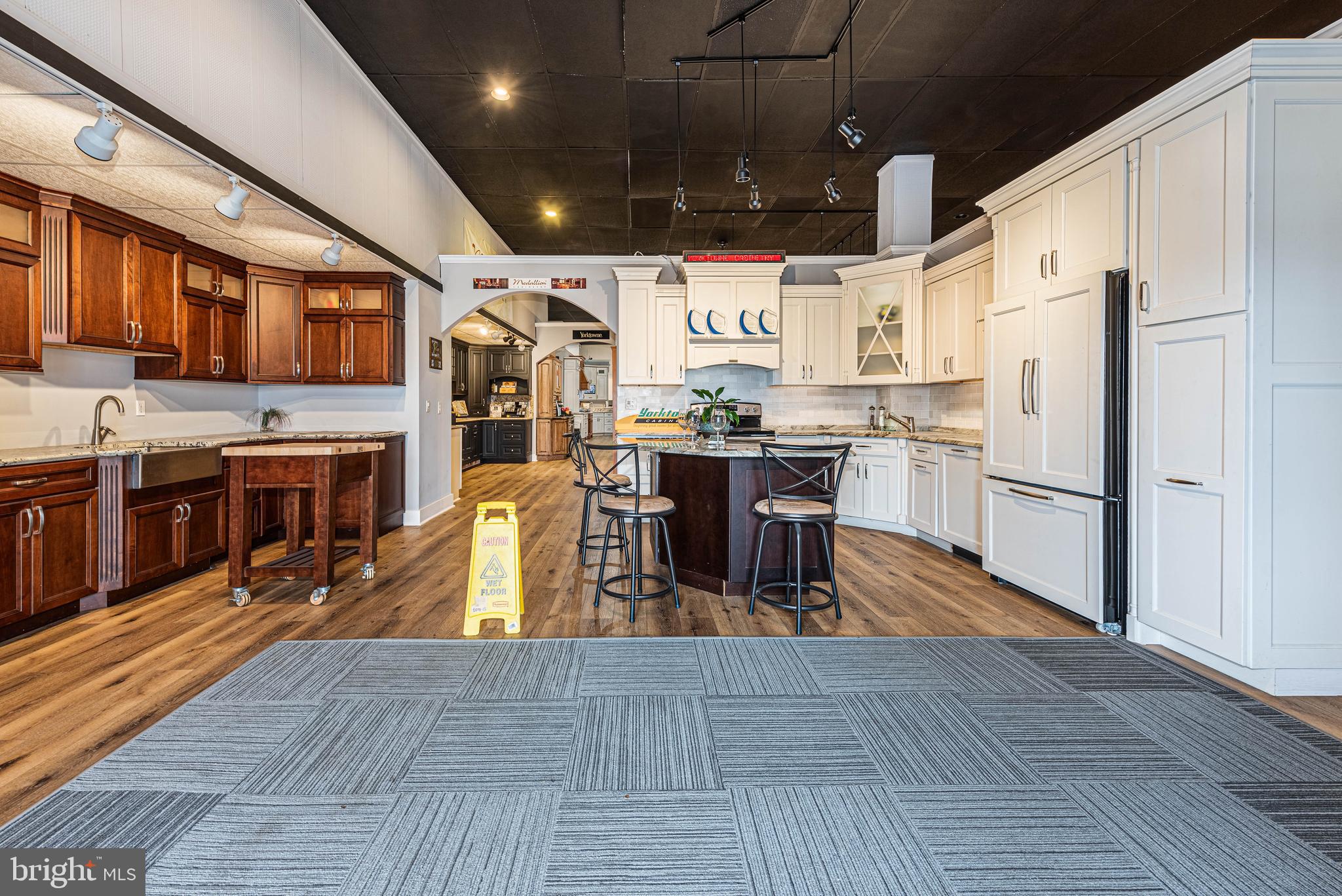 ROSEDALE - Commercial Lease