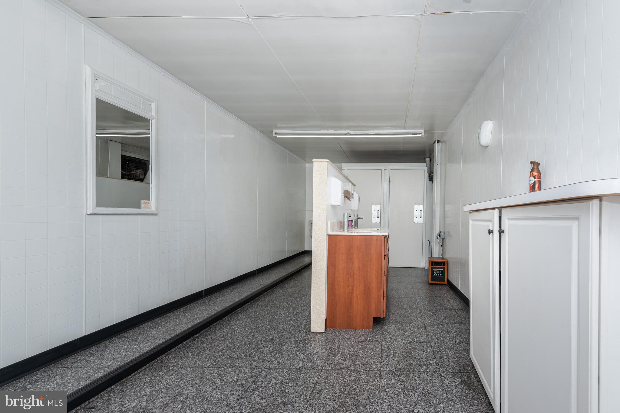 ROSEDALE - Commercial Lease