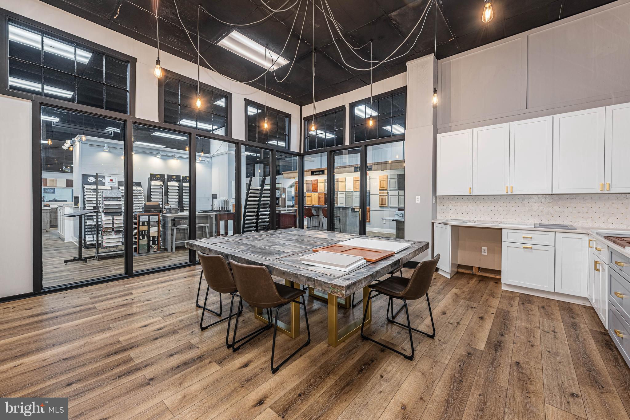 ROSEDALE - Commercial Lease