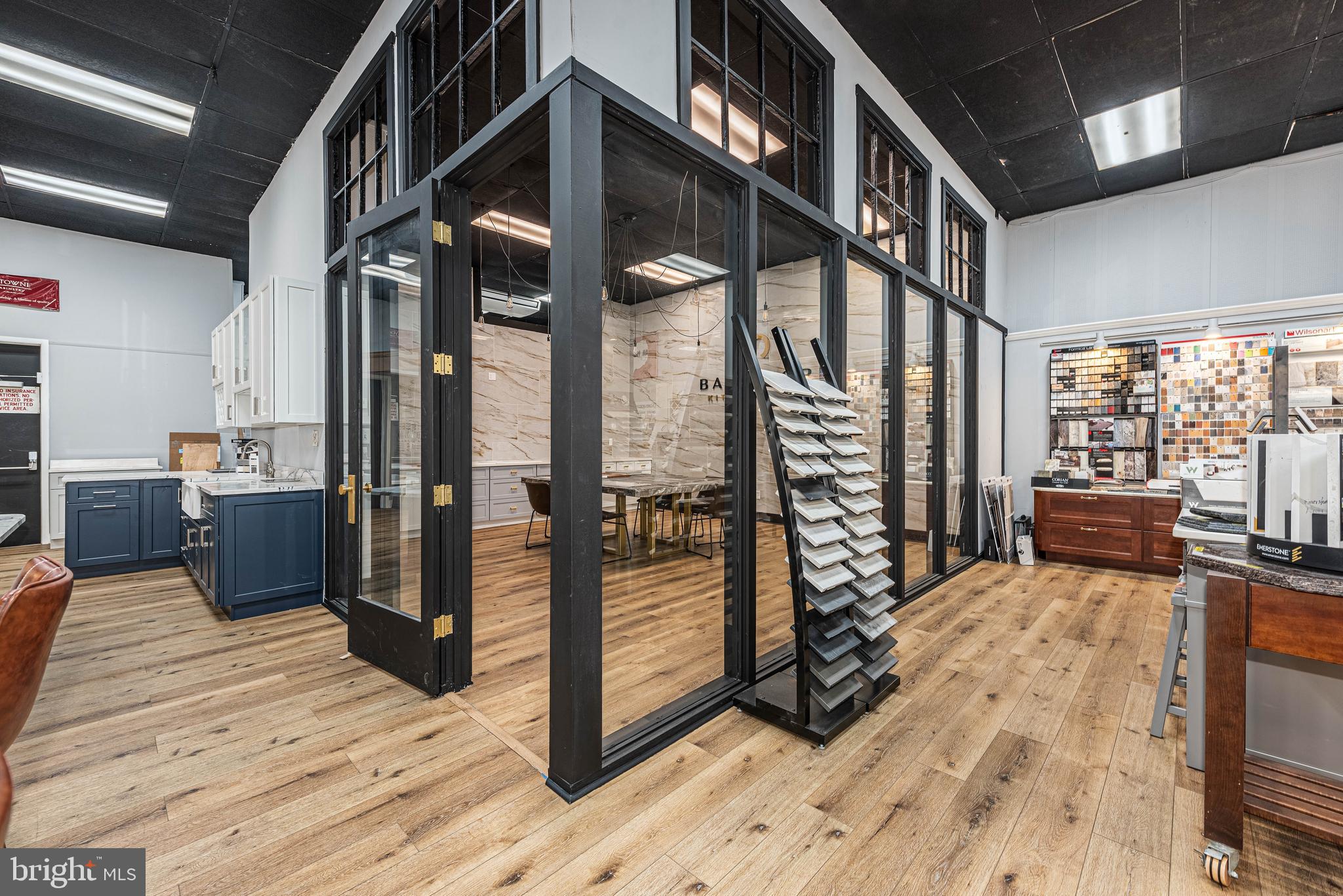 ROSEDALE - Commercial Lease