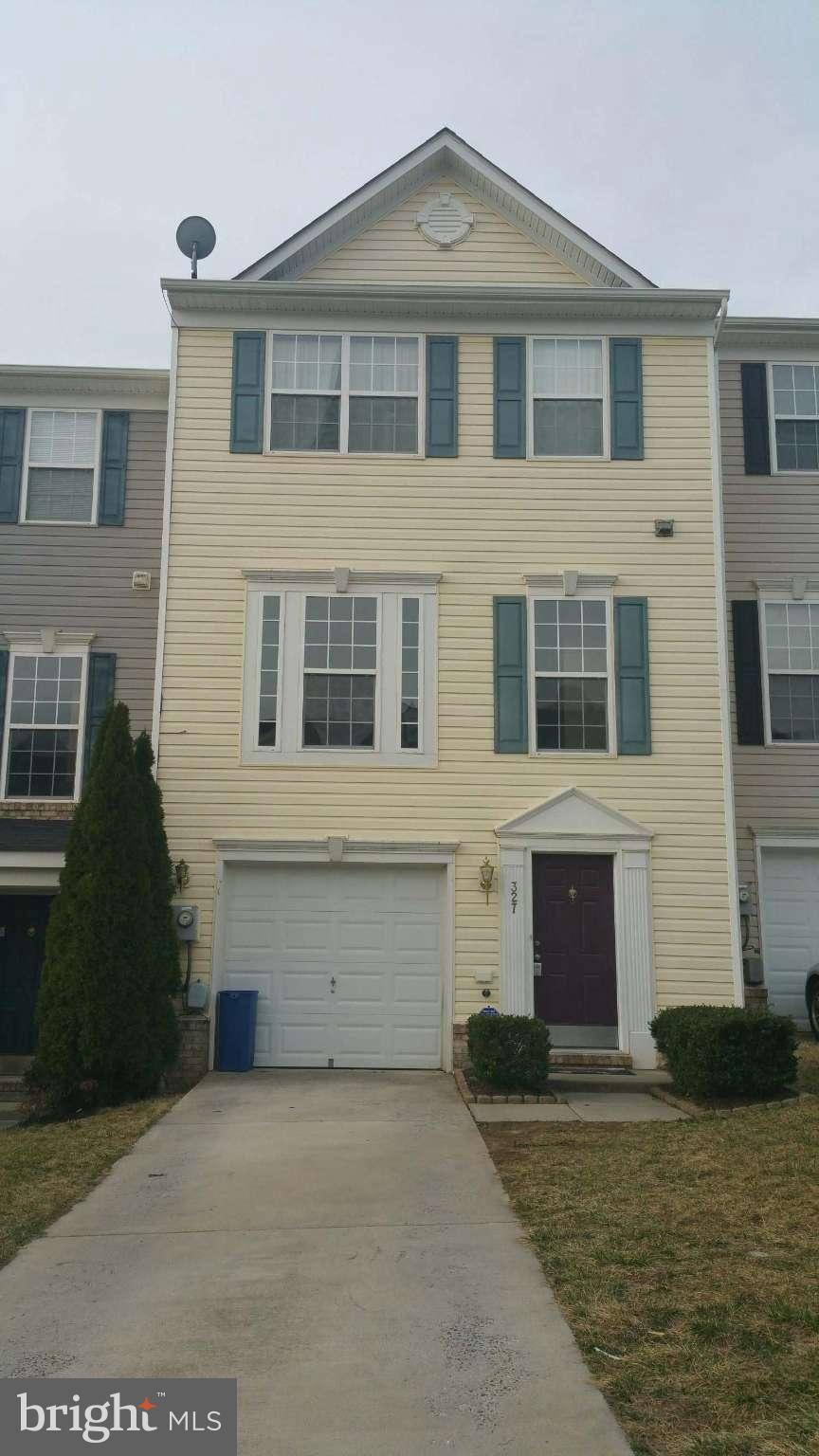 Great 3lvl townhouse with garage. This home shows great with new carpet and paint. Great location close to town and large neighborhood. Move in ready! No pets. Avail immed. Owner will consider lease/purchase contract.