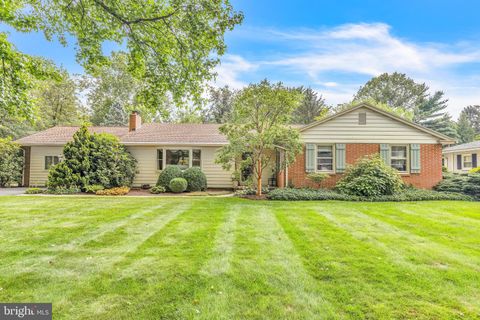 Photo of 629 S Spruce Street, LITITZ, PA 17543 (MLS # PALA2073056)