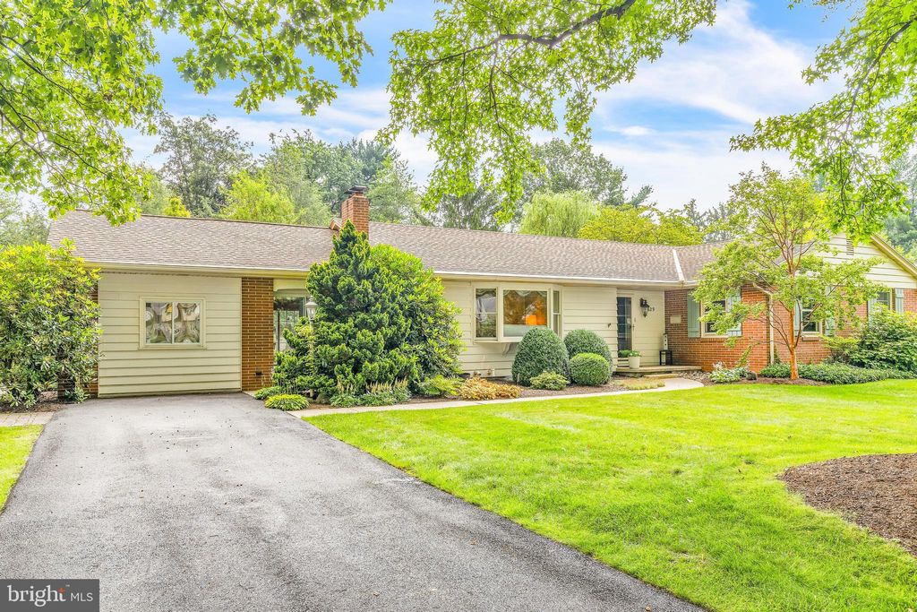 Photo of 629 S Spruce Street, LITITZ, PA 17543 (MLS # PALA2073056)