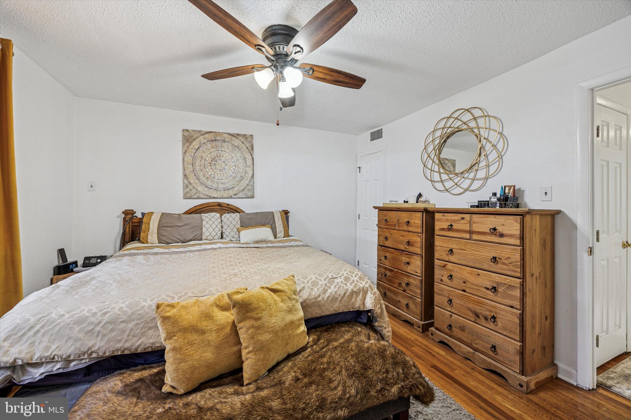 LAWNDALE - Residential