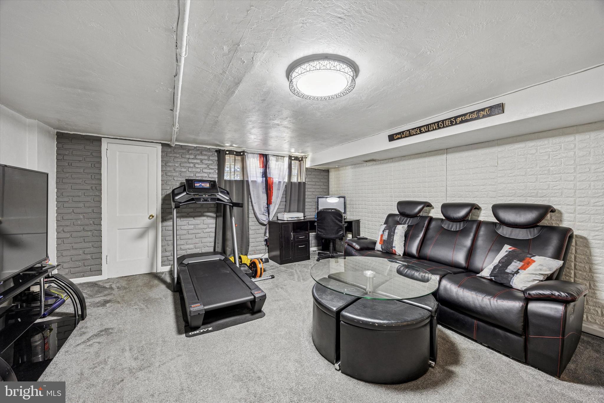 LAWNDALE - Residential